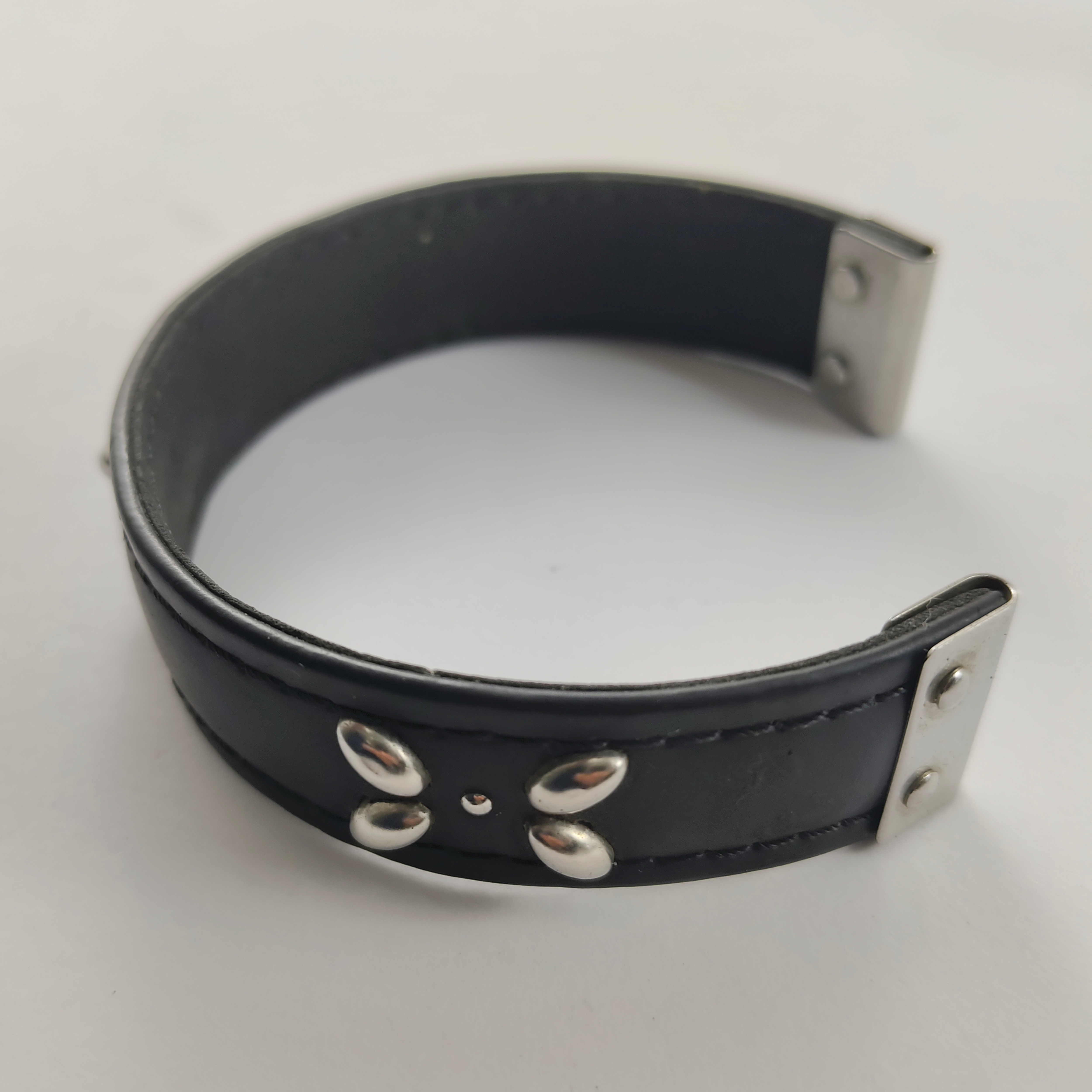 Bracelet rigide en acier Inoxydable et cuir Bracelet rigide en acier Inoxydable et cuir