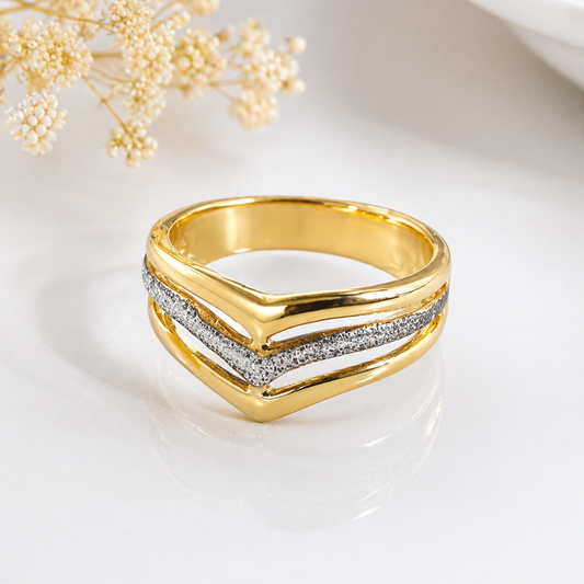 Bague Élégance V en Plaqué Or CN – Design Moderne & Raffiné (Garantie 10 ans)