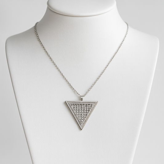 Collier Pendentif Triangle Ajouré – Fini acier inoxydable
