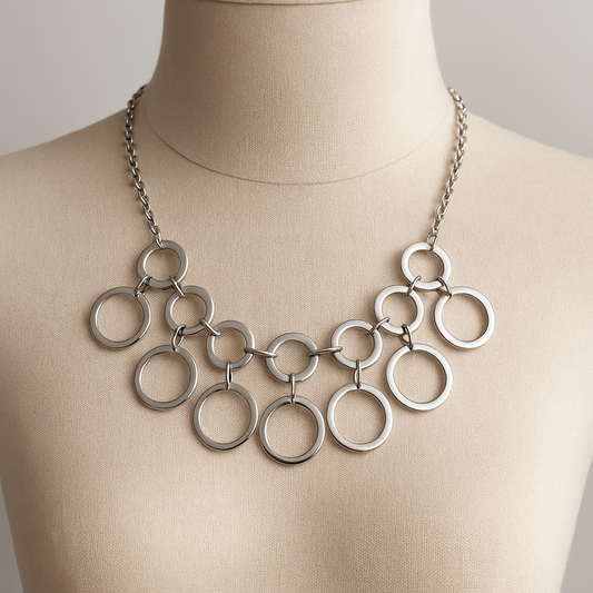 Collier en Acier Inoxydable – Cascade d’Anneaux Géométriques
