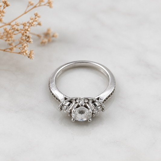 Bague Royale en Argent avec Zircon – Élégance & Brillance Intemporelle