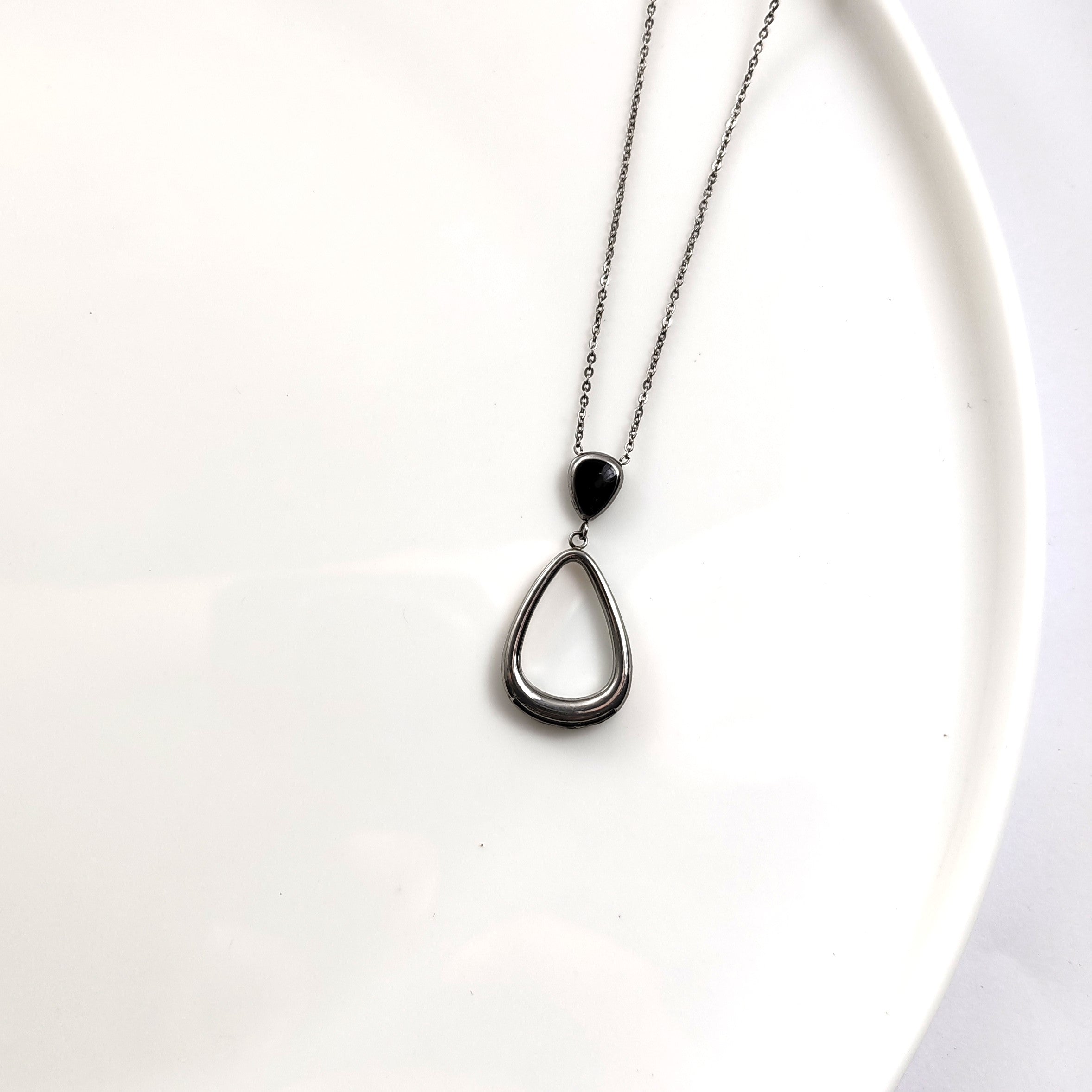 Collier Pendentif Goutte Élégant en Acier Inoxydable Collier Pendentif Goutte Élégant en Acier Inoxydable