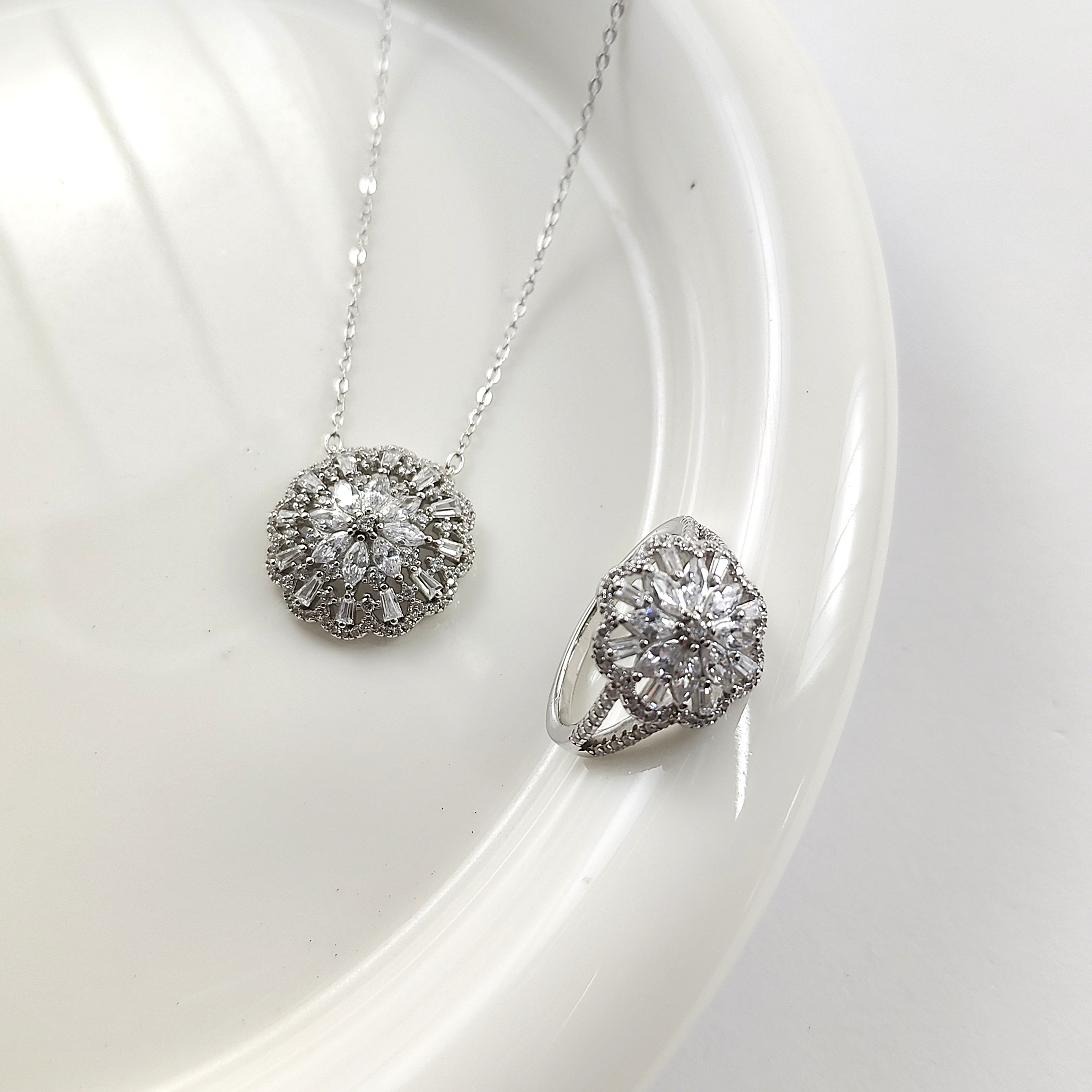 Parure en Argent et Zirconium Parure en Argent et Zirconium