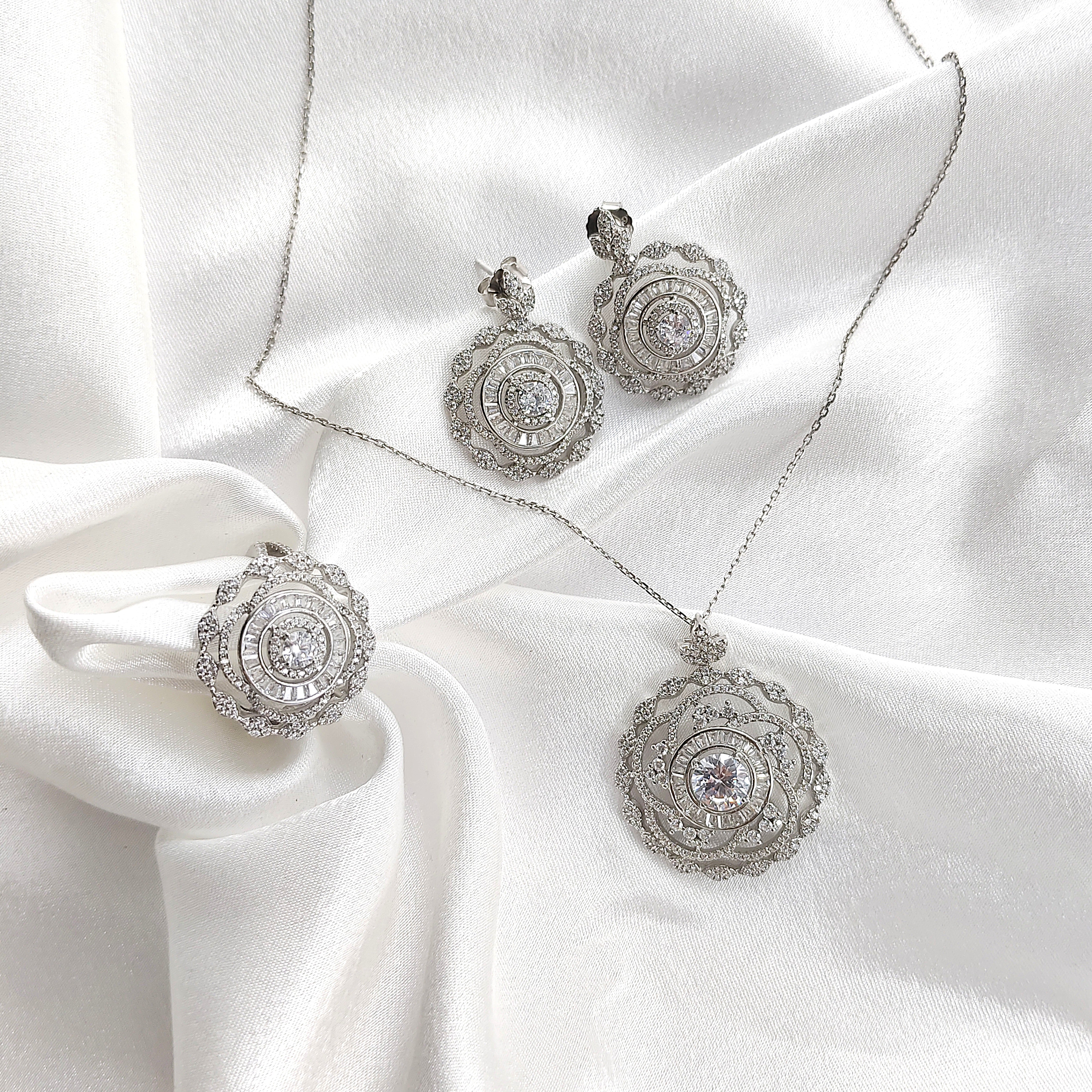 Parure élégante en argent et zircon Parure élégante en argent et zircon