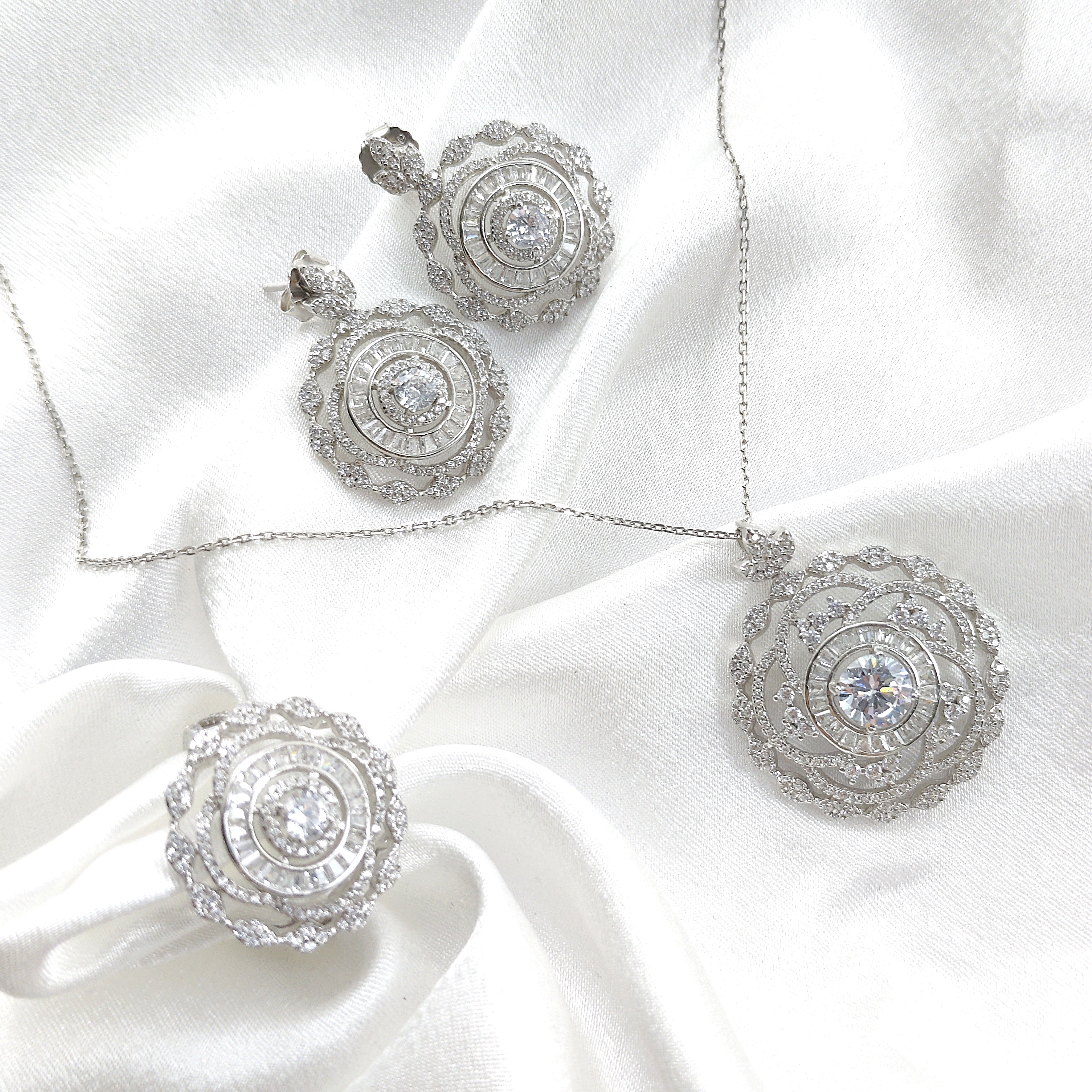 Parure élégante en argent et zircon Parure élégante en argent et zircon