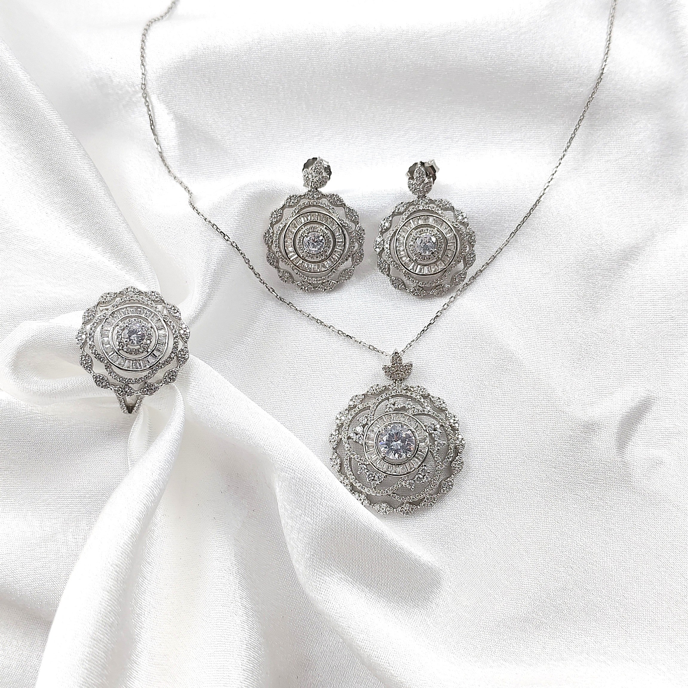Parure élégante en argent et zircon Parure élégante en argent et zircon