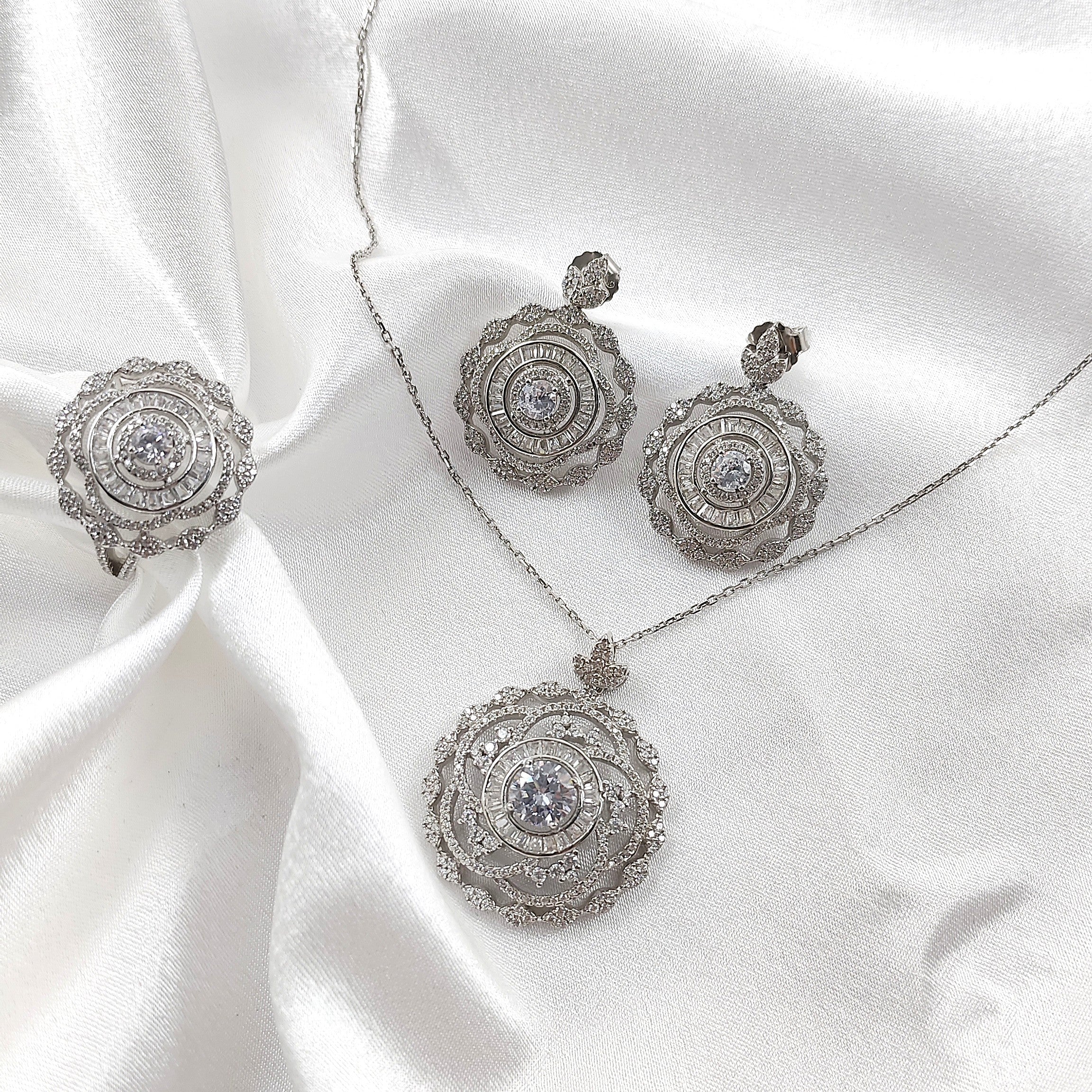 Parure élégante en argent et zircon Parure élégante en argent et zircon