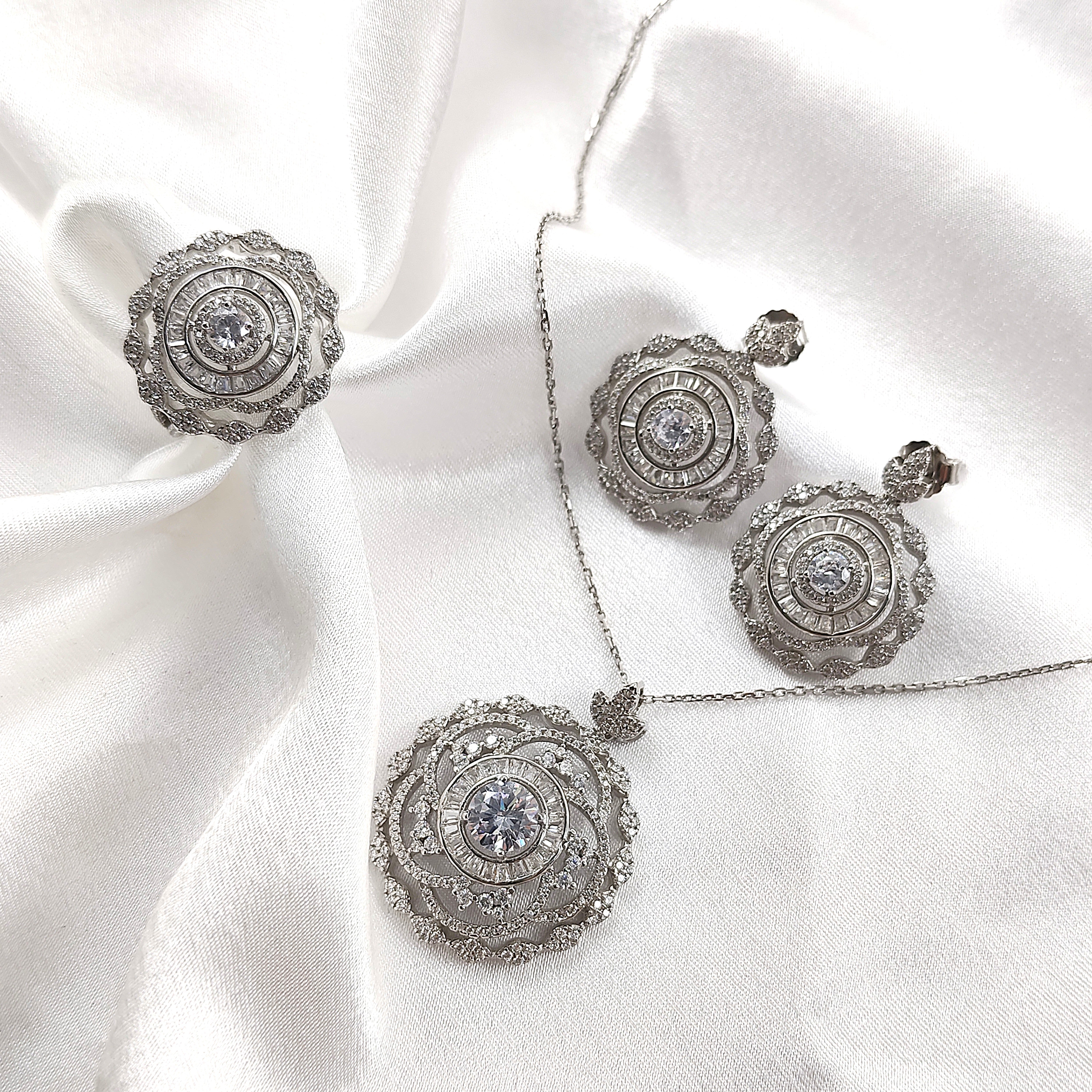 Parure élégante en argent et zircon Parure élégante en argent et zircon