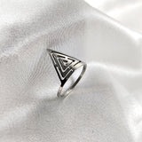 Bague en Acier Inoxydable – Design Triangle Ajourné Bague en Acier Inoxydable – Design Triangle Ajourné