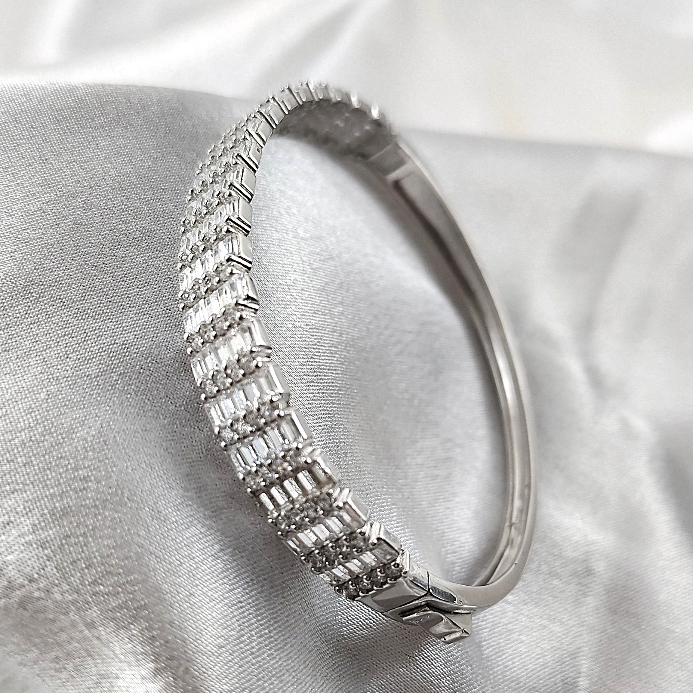 Bracelet en Argent – Éclat Intemporel à Maillons Sertis Bracelet en Argent – Éclat Intemporel à Maillons Sertis