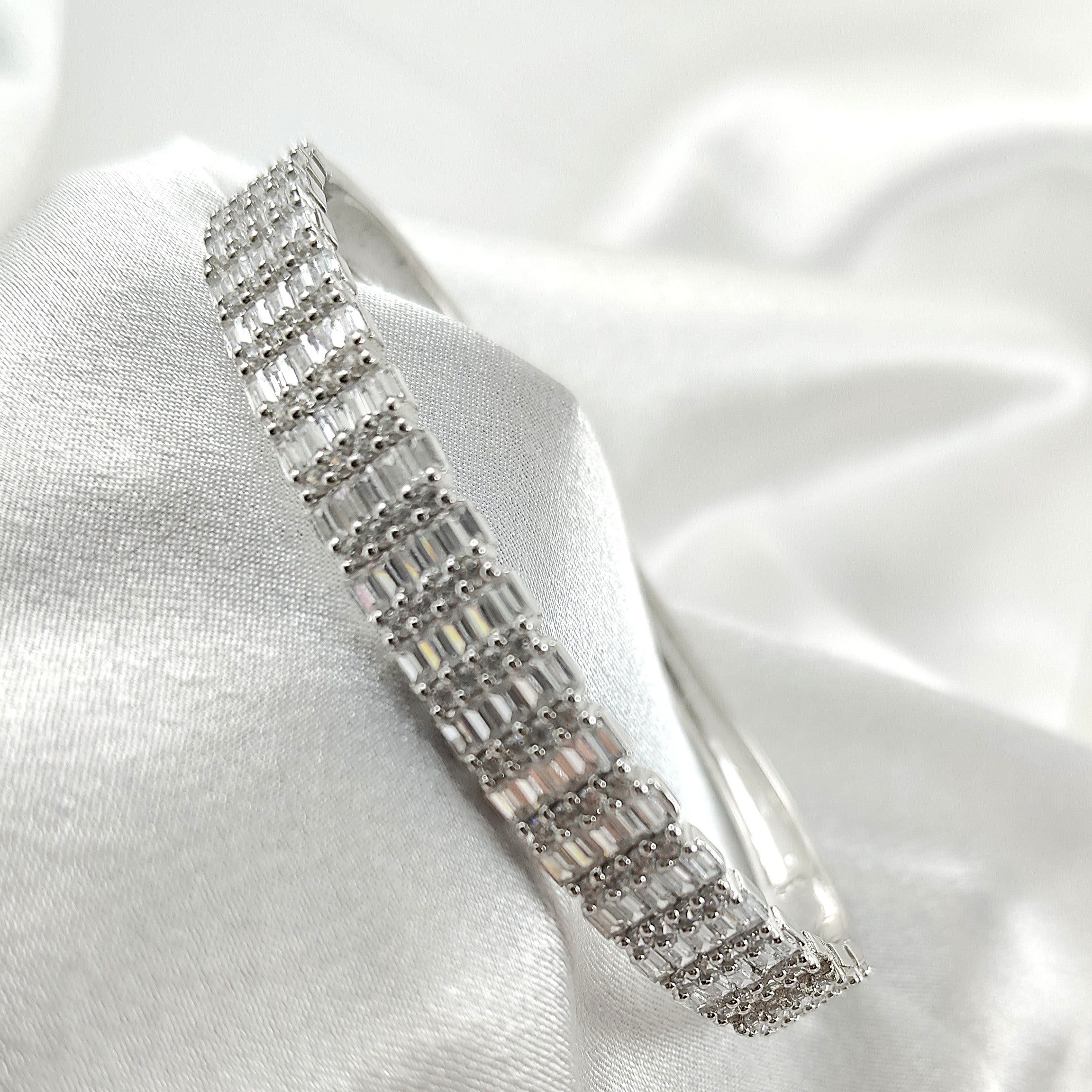 Bracelet en Argent – Éclat Intemporel à Maillons Sertis Bracelet en Argent – Éclat Intemporel à Maillons Sertis