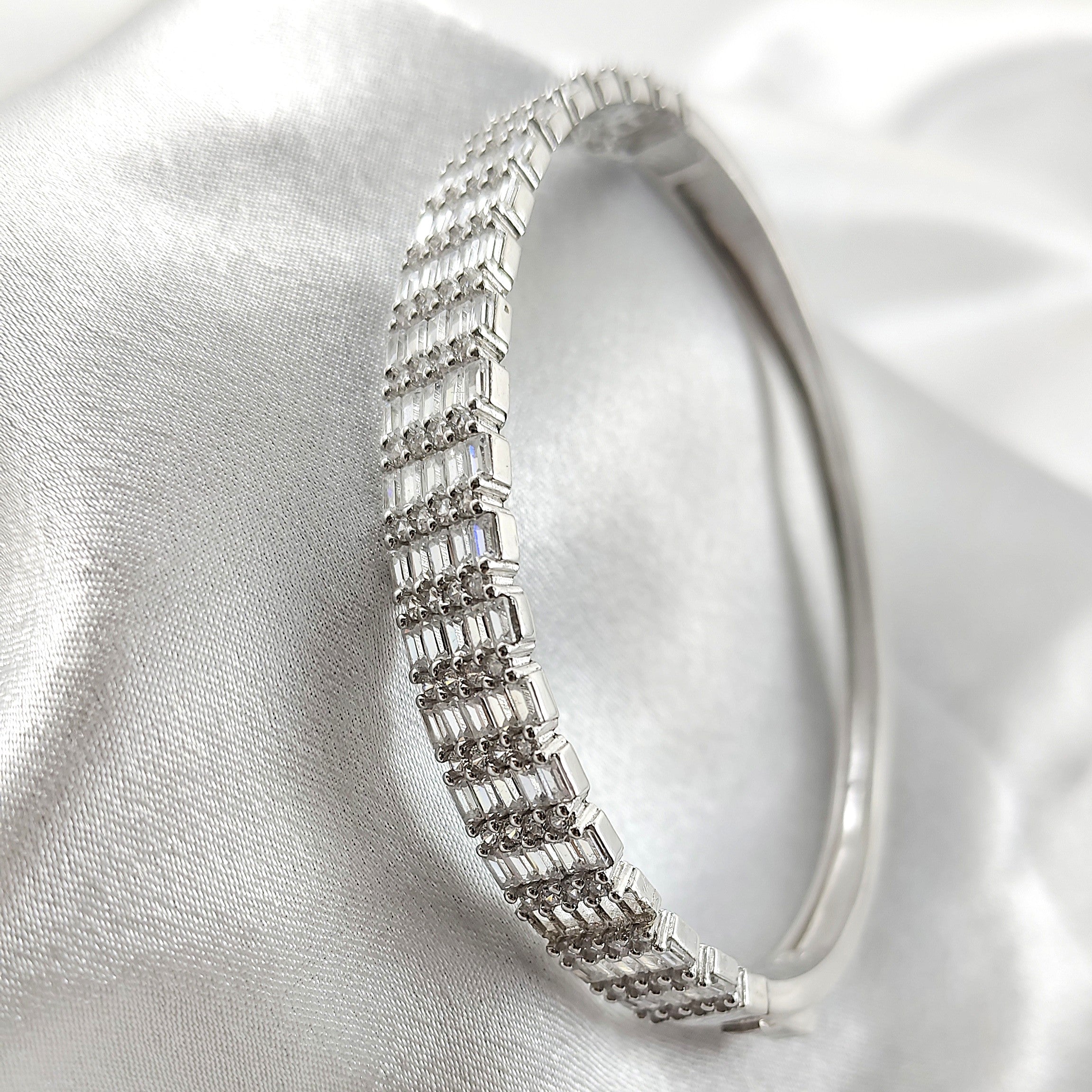 Bracelet en Argent – Éclat Intemporel à Maillons Sertis Bracelet en Argent – Éclat Intemporel à Maillons Sertis