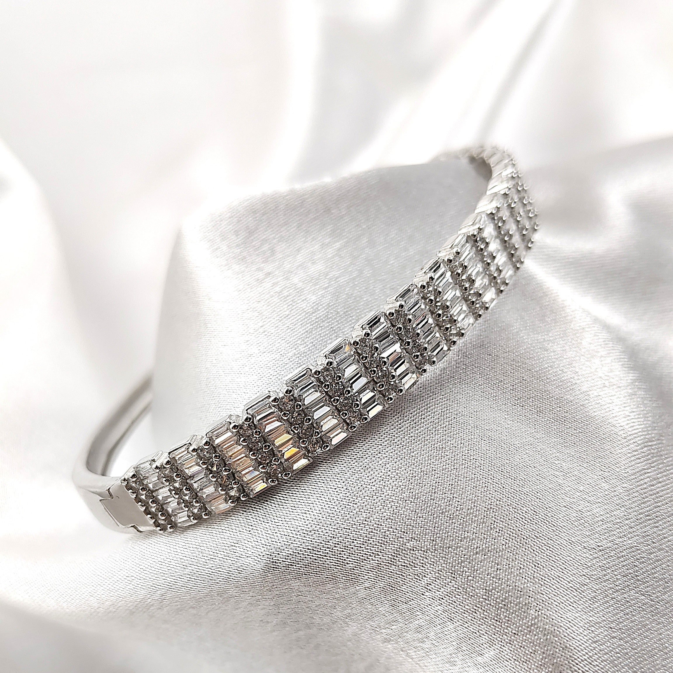 Bracelet en Argent – Éclat Intemporel à Maillons Sertis Bracelet en Argent – Éclat Intemporel à Maillons Sertis