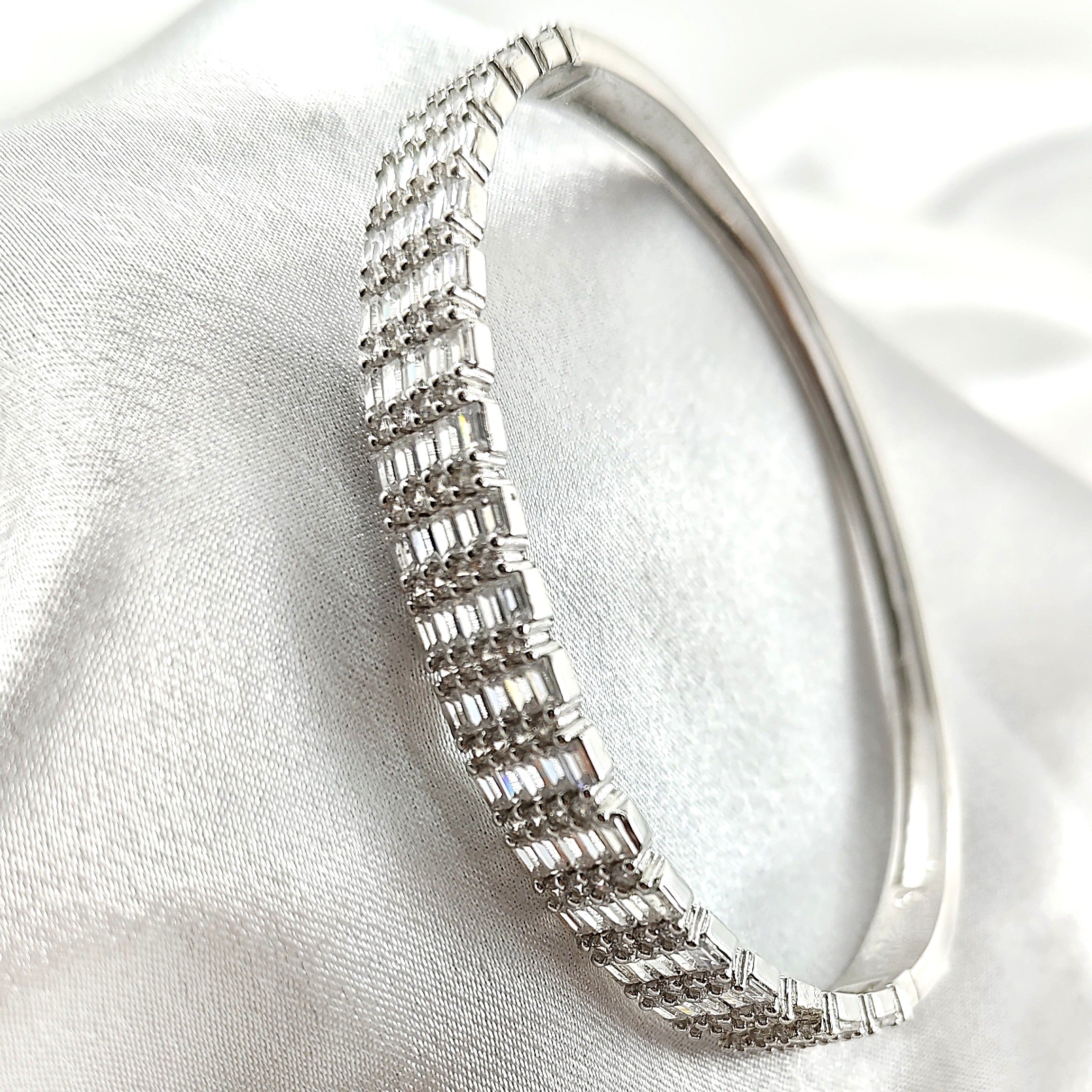 Bracelet en Argent – Éclat Intemporel à Maillons Sertis Bracelet en Argent – Éclat Intemporel à Maillons Sertis