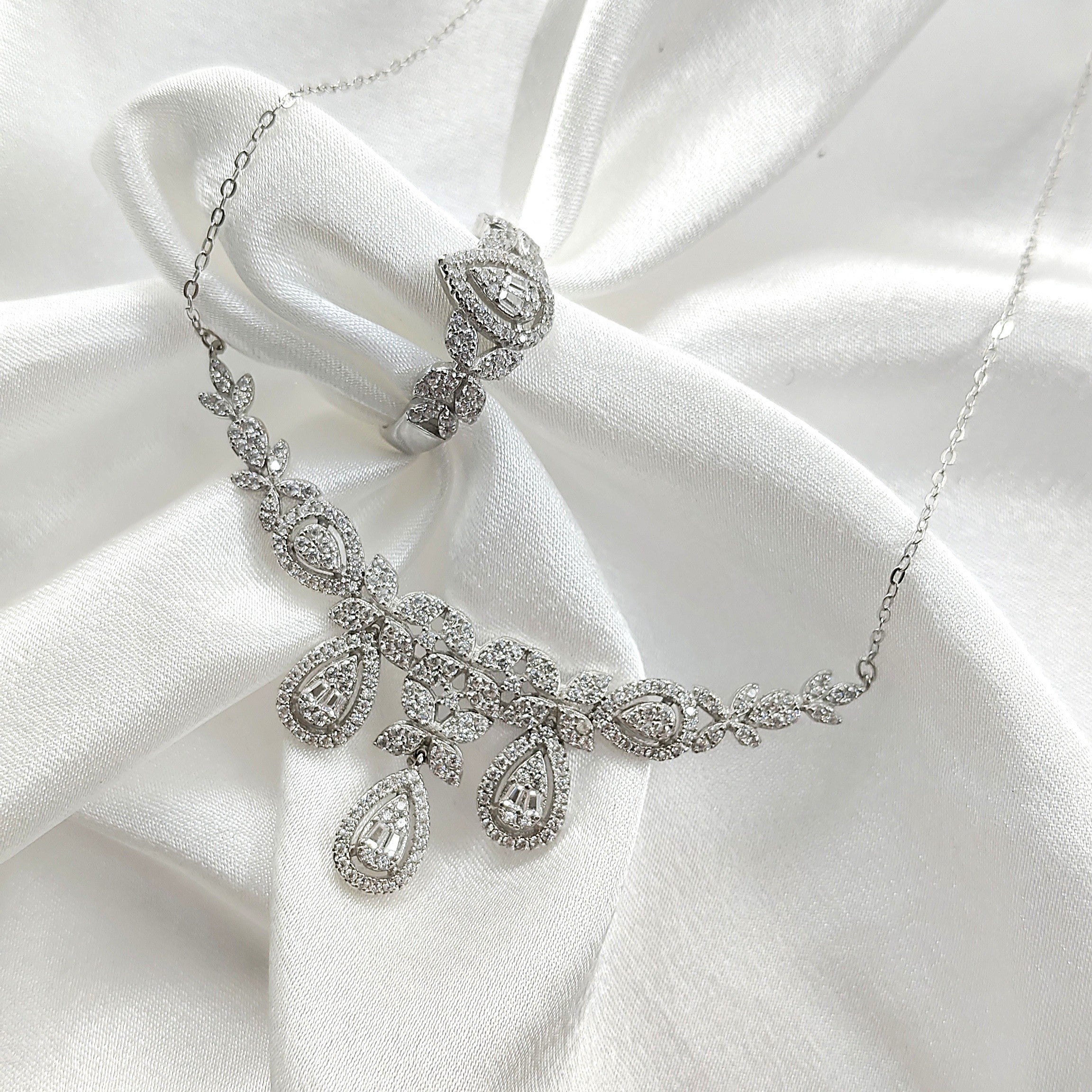 Parure Élégance Royale en Argent Parure Élégance Royale en Argent