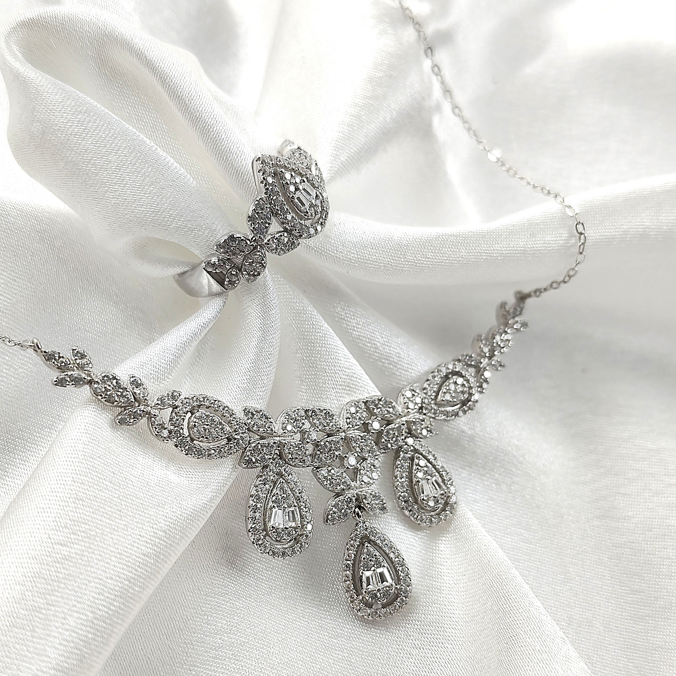 Parure Élégance Royale en Argent Parure Élégance Royale en Argent