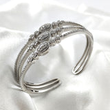 Bracelet Manchette en Argent Sertie de Zircons – Élégance Intemporelle Bracelet Manchette en Argent Sertie de Zircons – Élégance Intemporelle