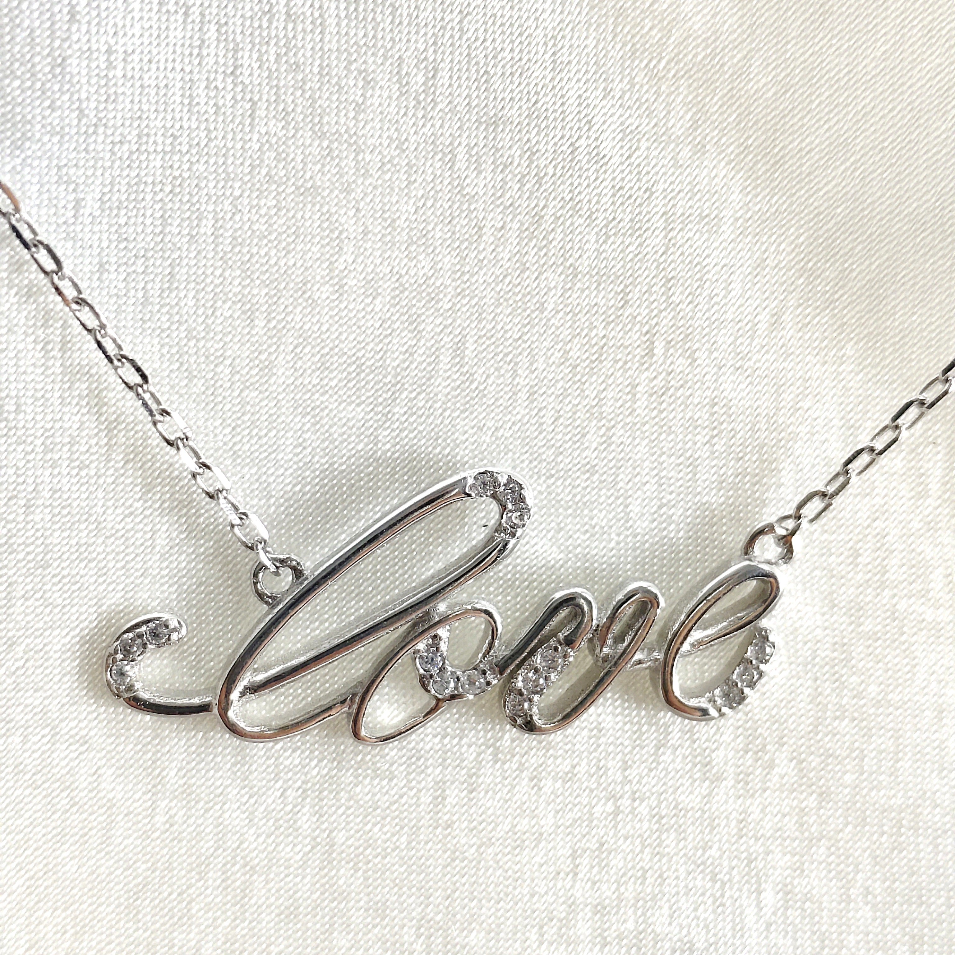 Collier “Love Éternel” en Argent Collier “Love Éternel” en Argent