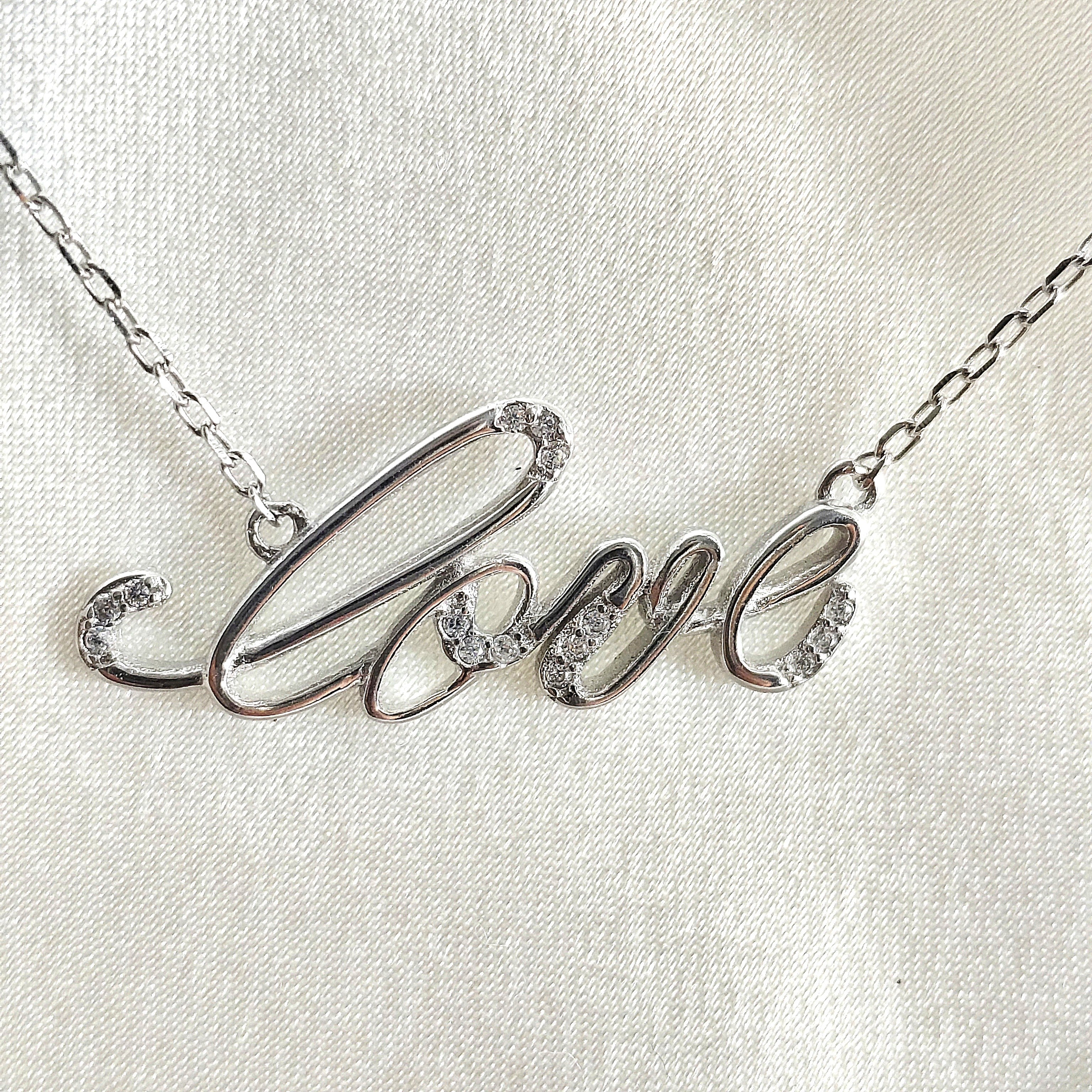Collier “Love Éternel” en Argent Collier “Love Éternel” en Argent