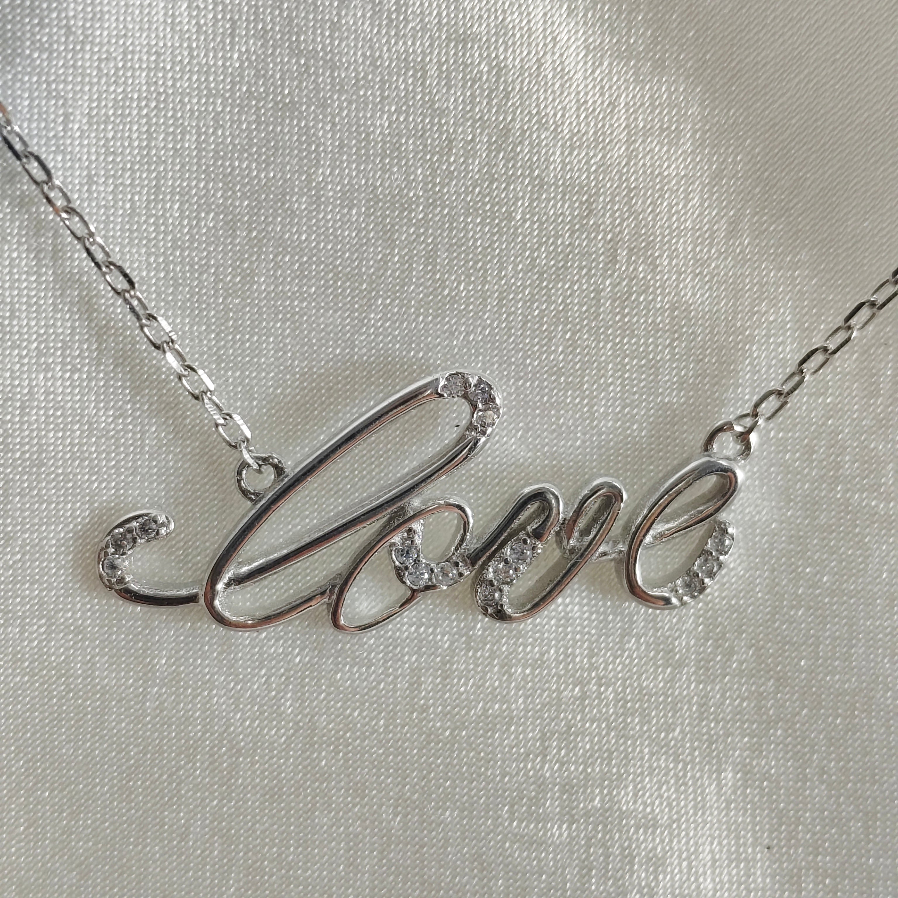 Collier “Love Éternel” en Argent Collier “Love Éternel” en Argent