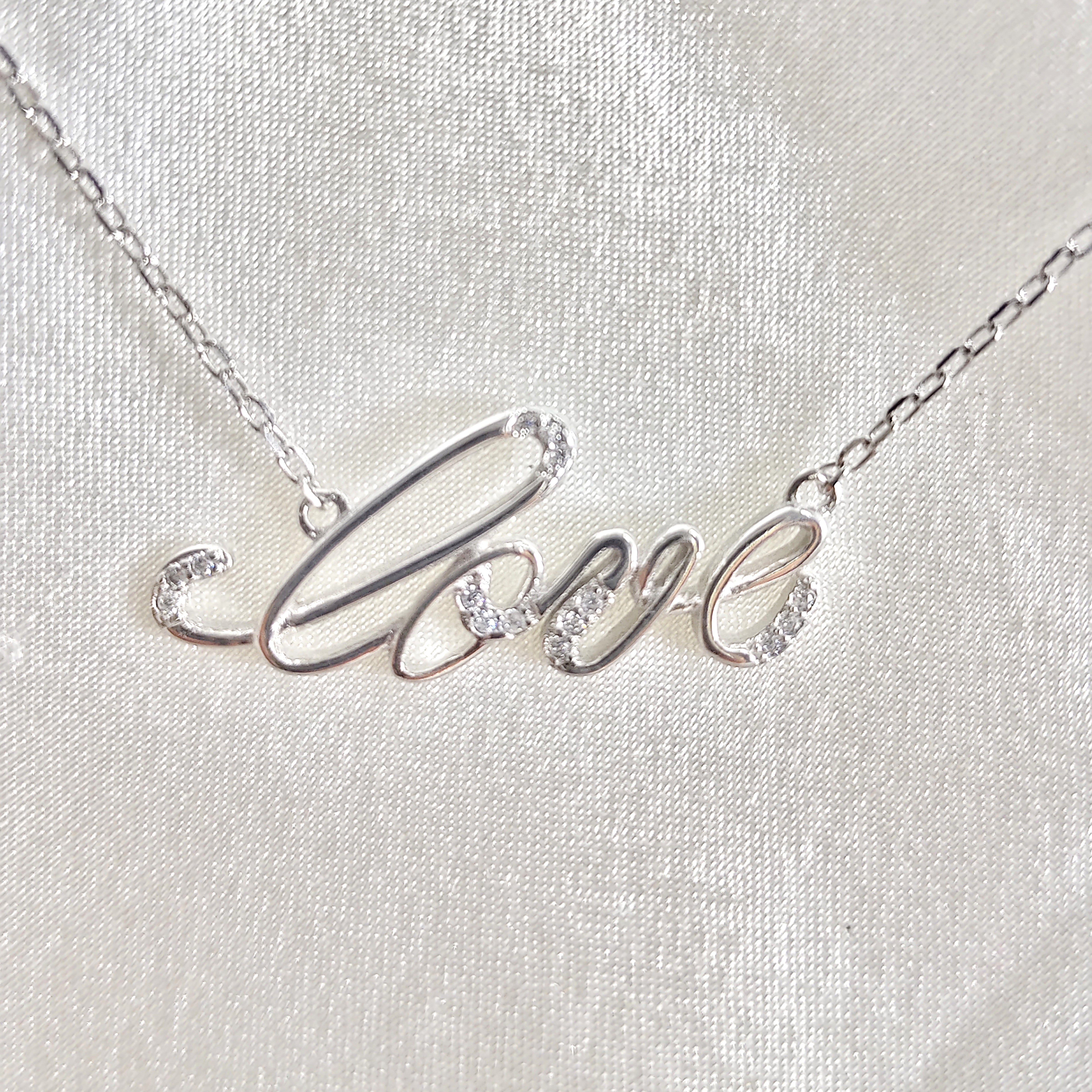 Collier “Love Éternel” en Argent Collier “Love Éternel” en Argent