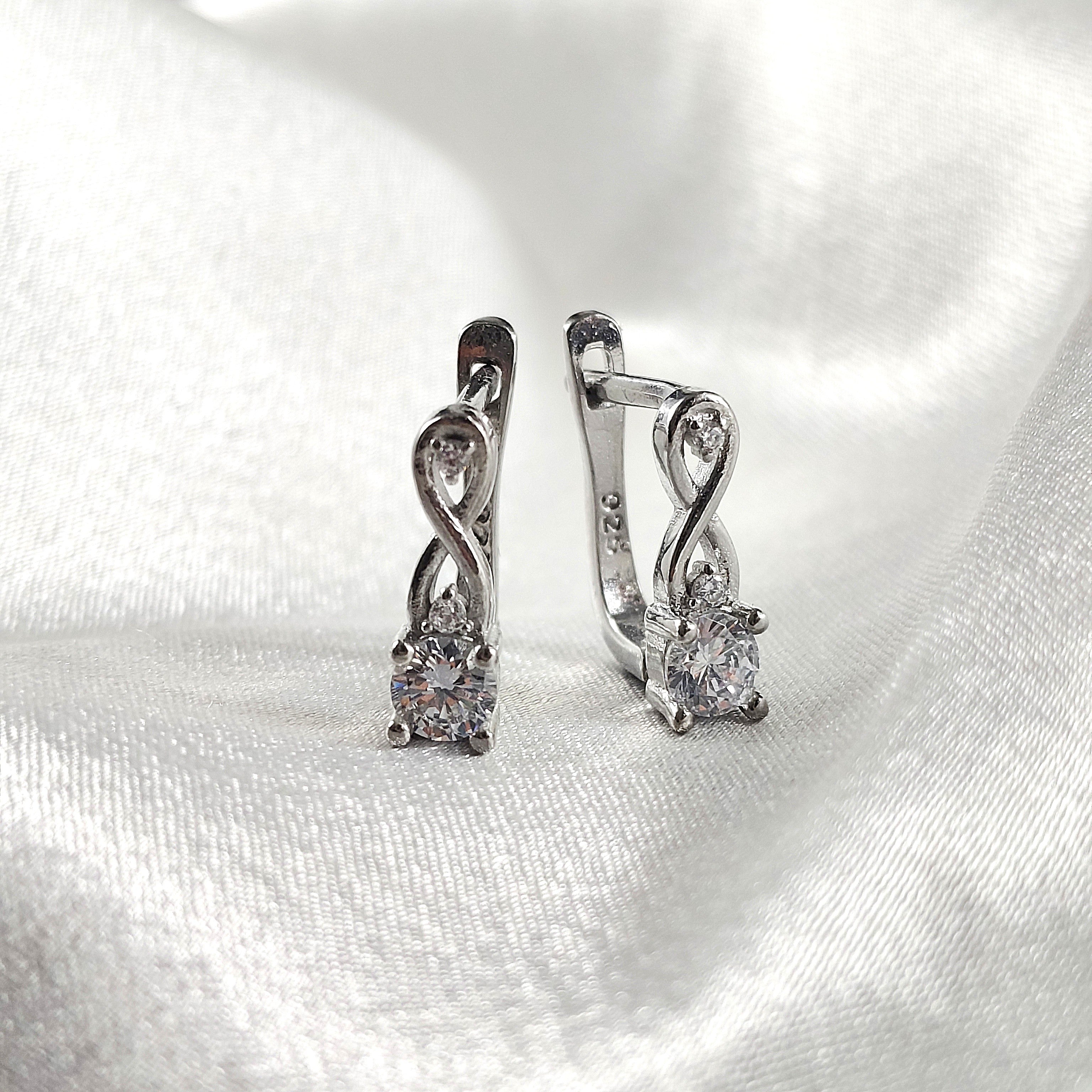 Boucles d’Oreilles “Élégance Infini” en Argent Boucles d’Oreilles “Élégance Infini” en Argent