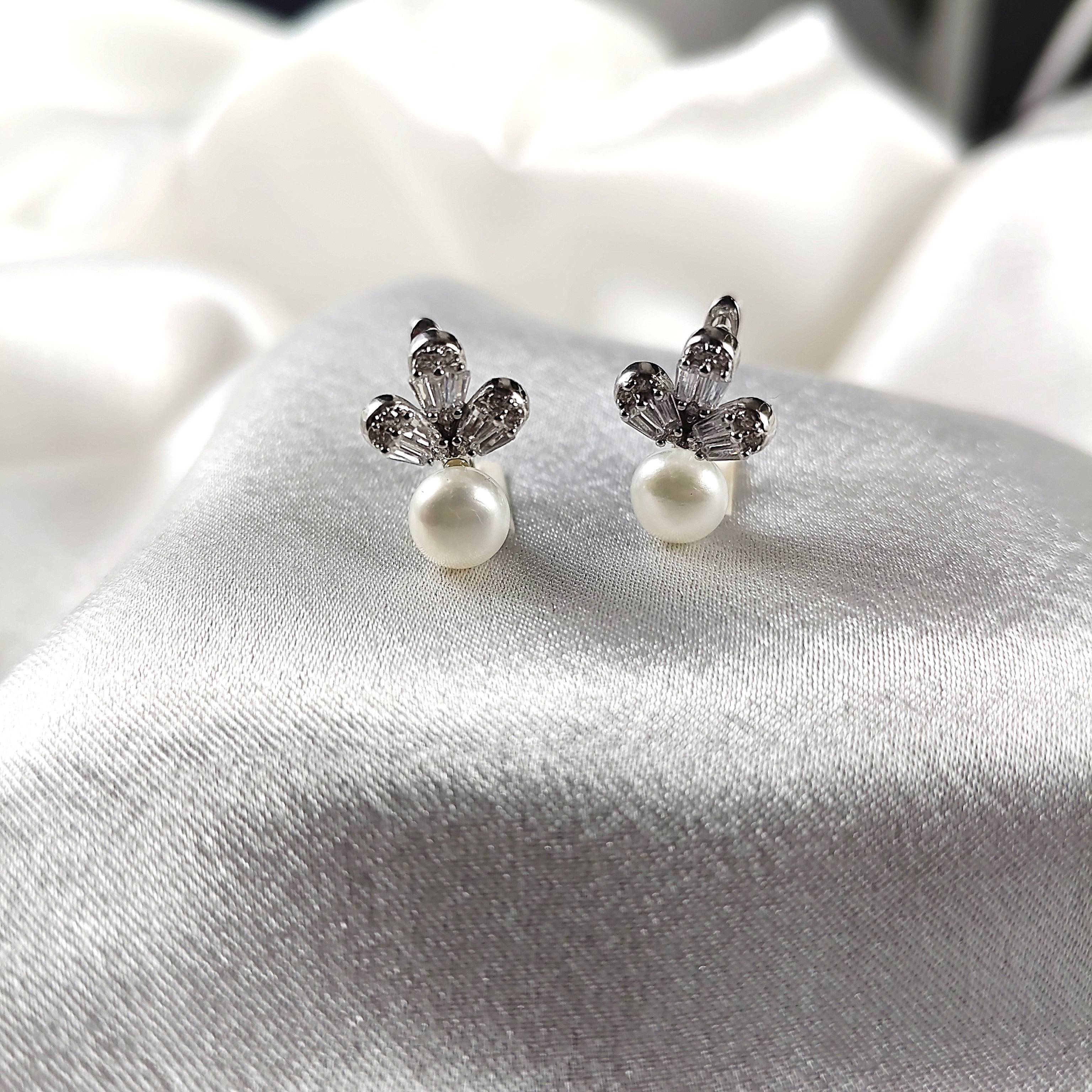 Boucles d’Oreilles “Perle Fleurie” en Argent Boucles d’Oreilles “Perle Fleurie” en Argent