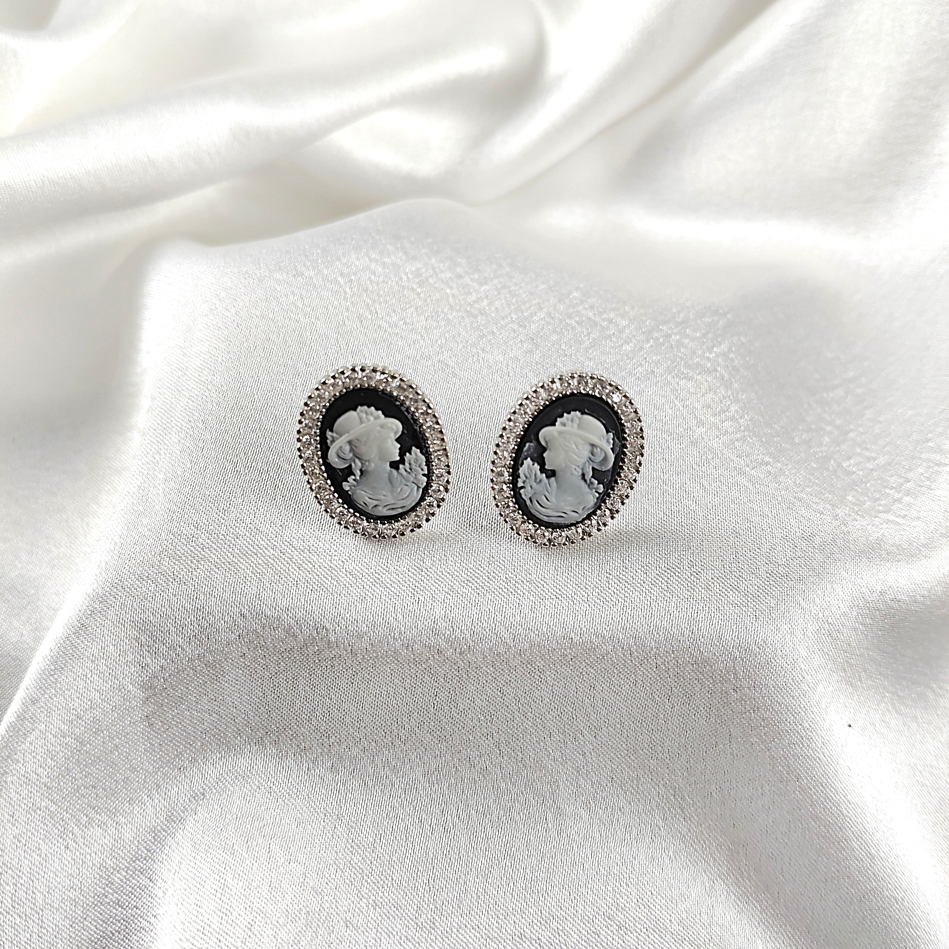 Boucles d’Oreilles “Camée Vintage” en Argent Boucles d’Oreilles “Camée Vintage” en Argent
