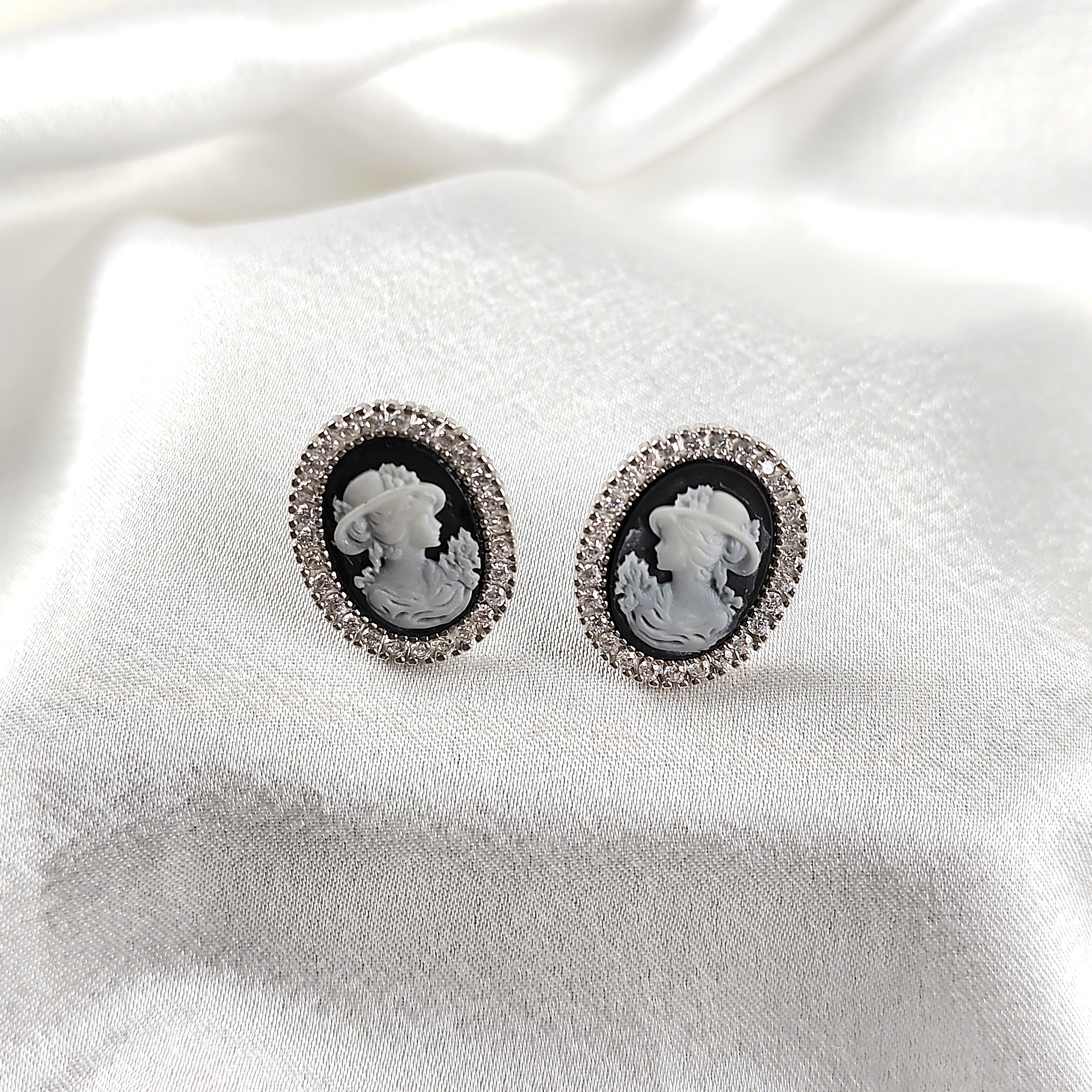 Boucles d’Oreilles “Camée Vintage” en Argent Boucles d’Oreilles “Camée Vintage” en Argent