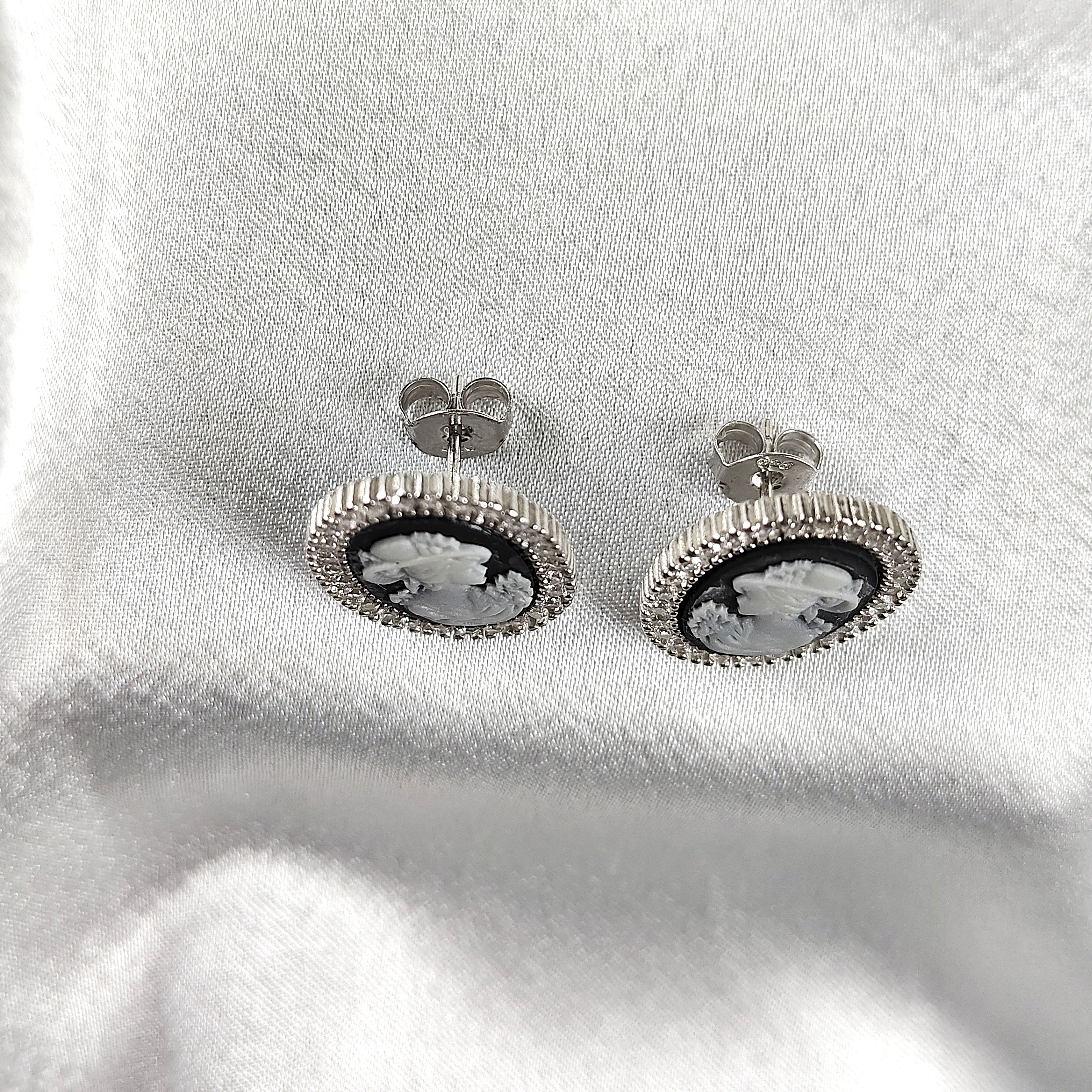 Boucles d’Oreilles “Camée Vintage” en Argent Boucles d’Oreilles “Camée Vintage” en Argent