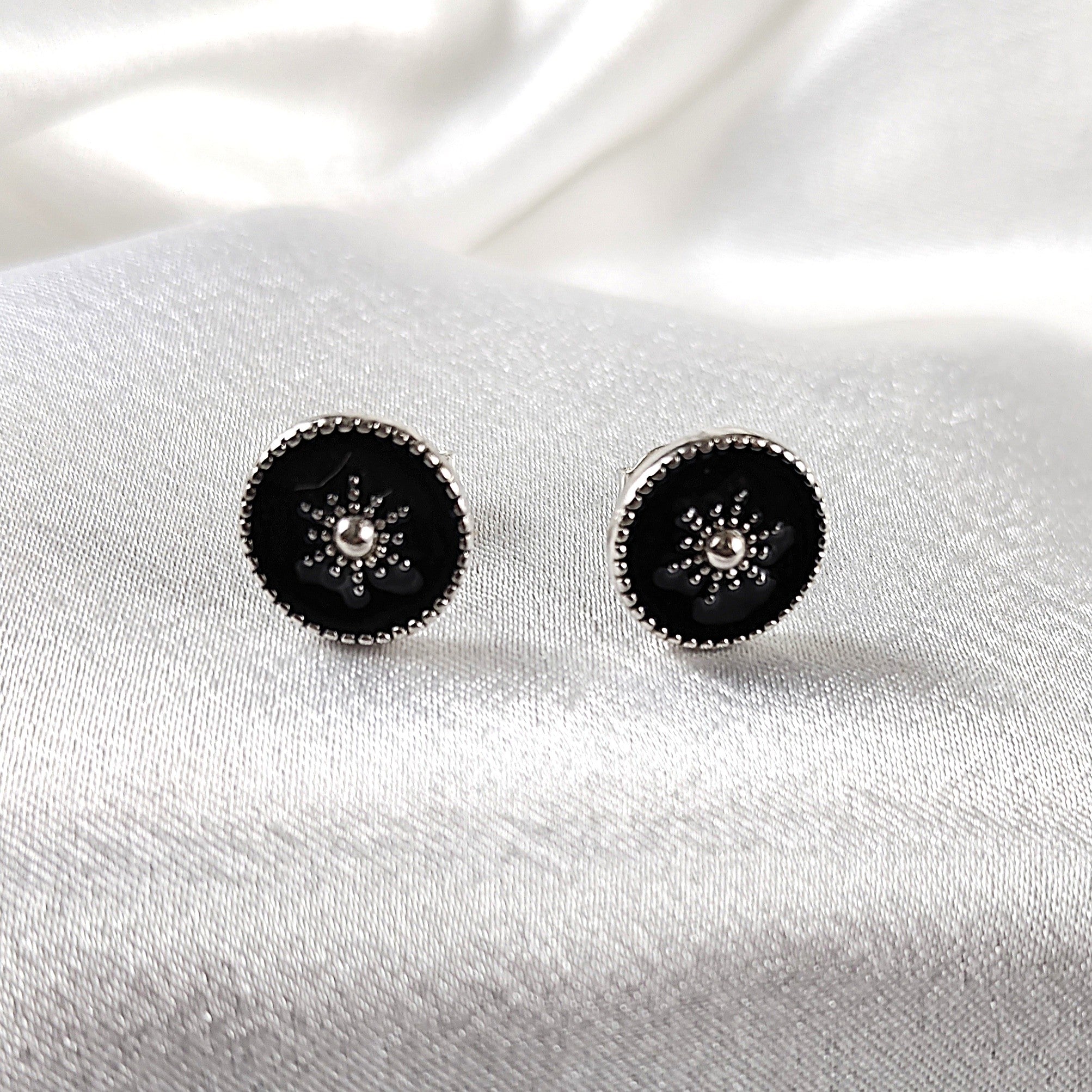Boucles d’Oreilles “Étoile Émaillée” en Argent Boucles d’Oreilles “Étoile Émaillée” en Argent