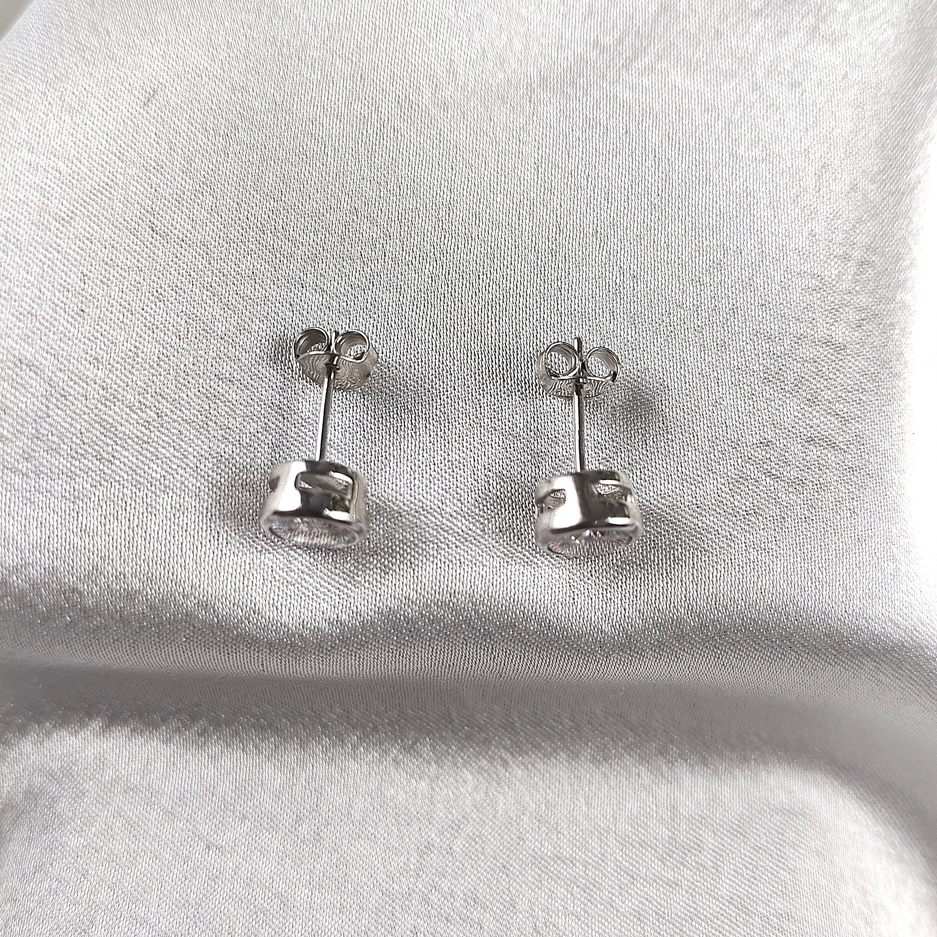 Boucles d’Oreilles “Éclat Classique” en Argent Boucles d’Oreilles “Éclat Classique” en Argent
