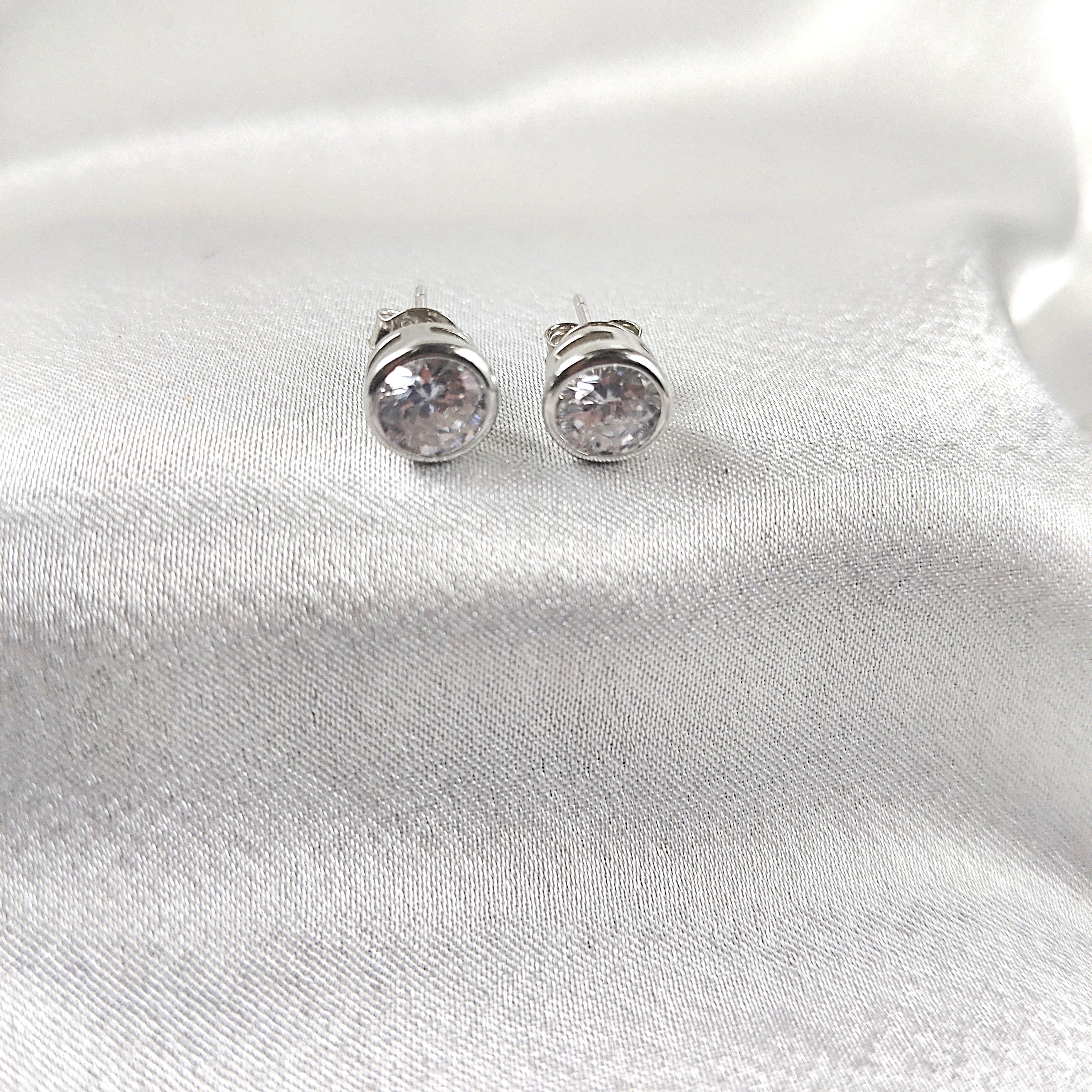 Boucles d’Oreilles “Éclat Classique” en Argent Boucles d’Oreilles “Éclat Classique” en Argent