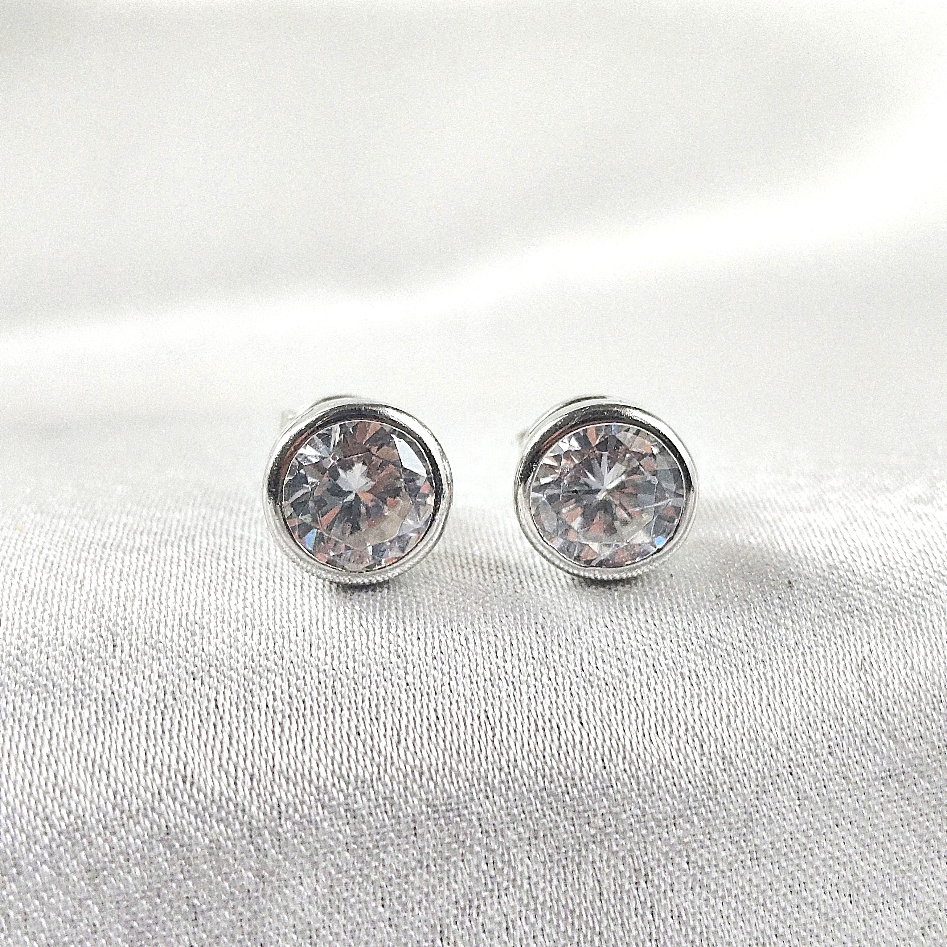 Boucles d’Oreilles “Éclat Classique” en Argent Boucles d’Oreilles “Éclat Classique” en Argent