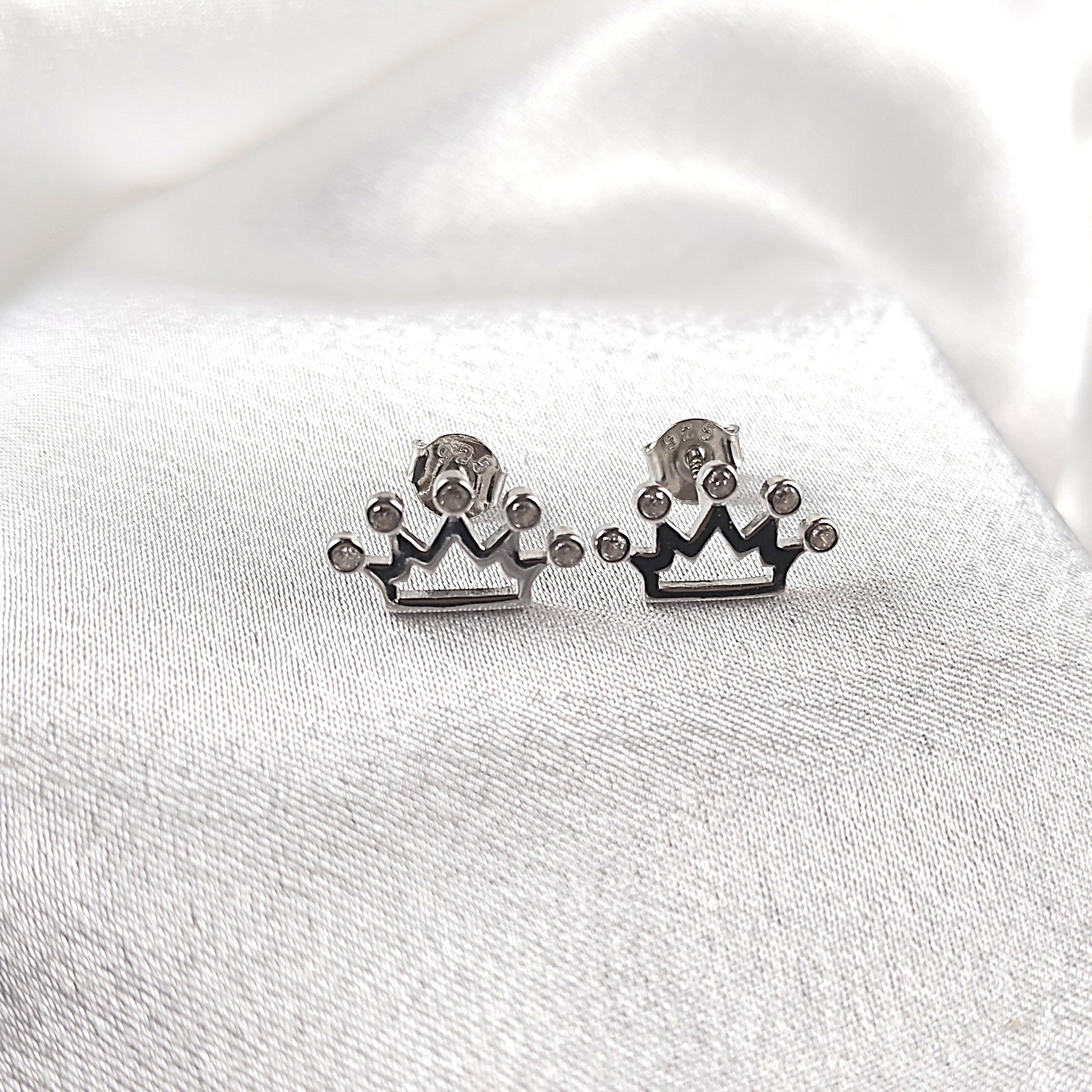 Boucles d’Oreilles “Petite Couronne” en Argent Boucles d’Oreilles “Petite Couronne” en Argent