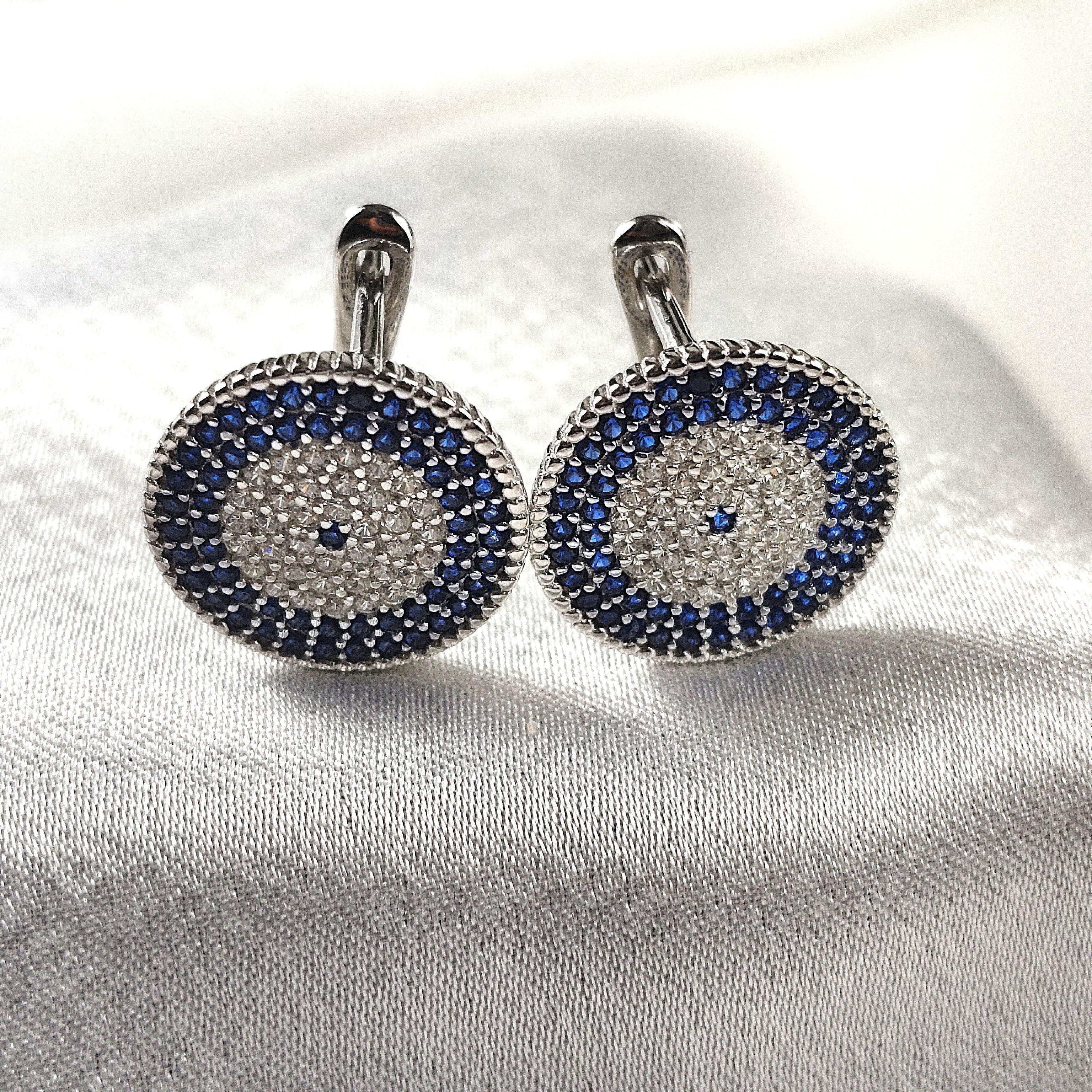 Boucles d’Oreilles “Œil Protecteur” en Argent et Oxydes Bleus Boucles d’Oreilles “Œil Protecteur” en Argent et Oxydes Bleus