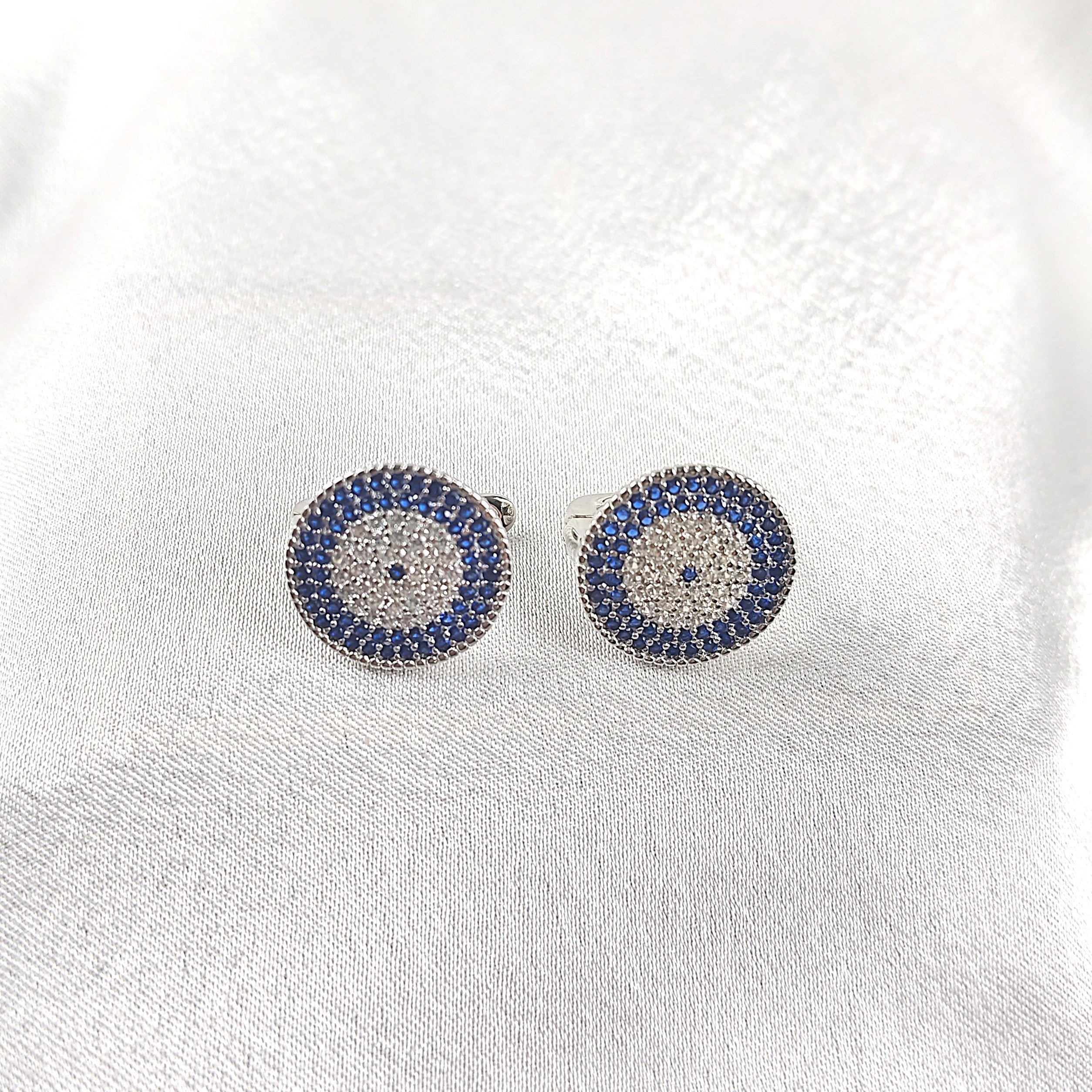 Boucles d’Oreilles “Œil Protecteur” en Argent et Oxydes Bleus Boucles d’Oreilles “Œil Protecteur” en Argent et Oxydes Bleus