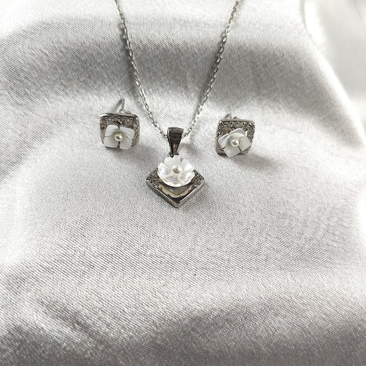 Parure “Fleur de Nacre” en Argent
