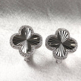 Boucles d’Oreilles “Trèfle Éclatant” en Argent Boucles d’Oreilles “Trèfle Éclatant” en Argent
