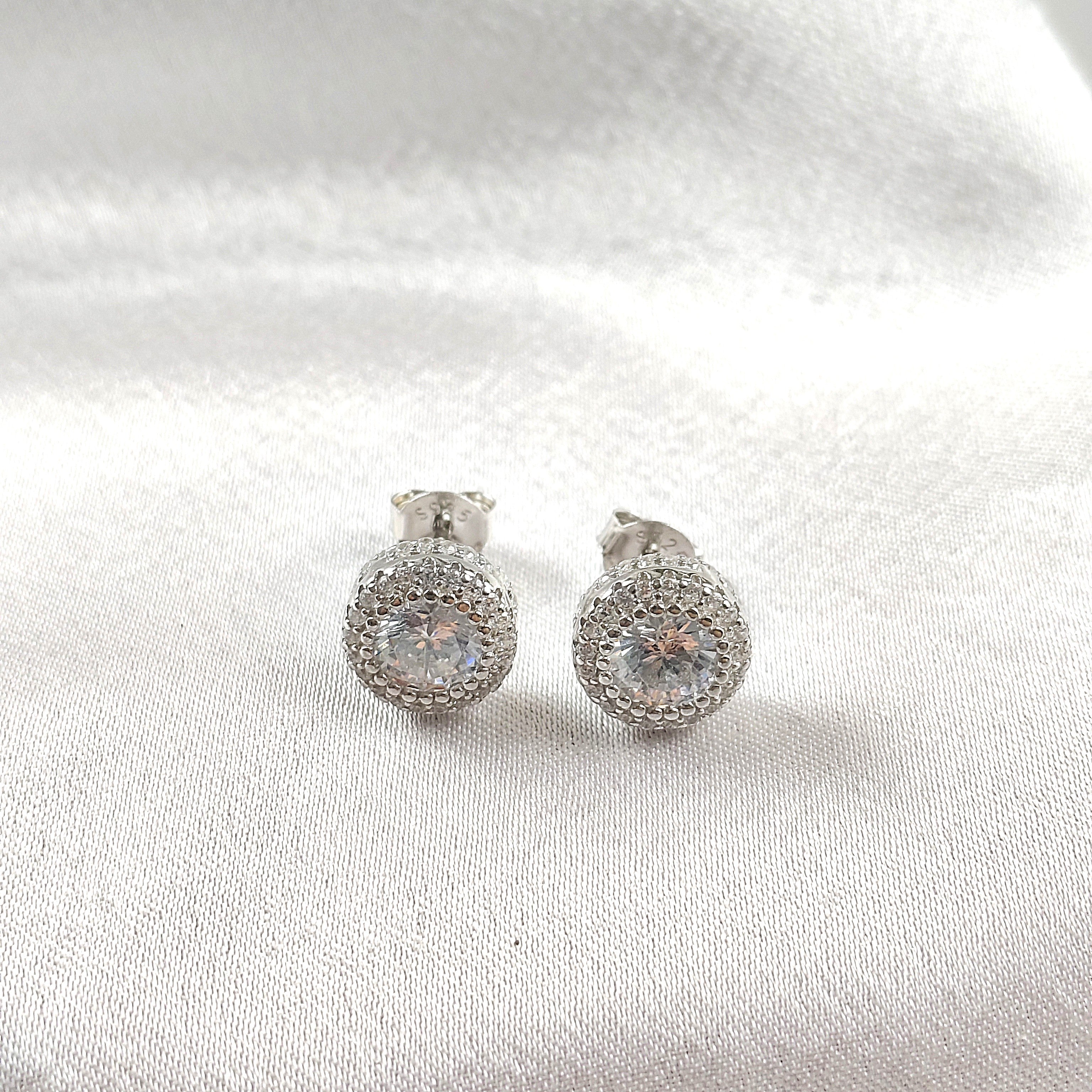 Boucles d’Oreilles “Éclat Élégant” en Argent Boucles d’Oreilles “Éclat Élégant” en Argent