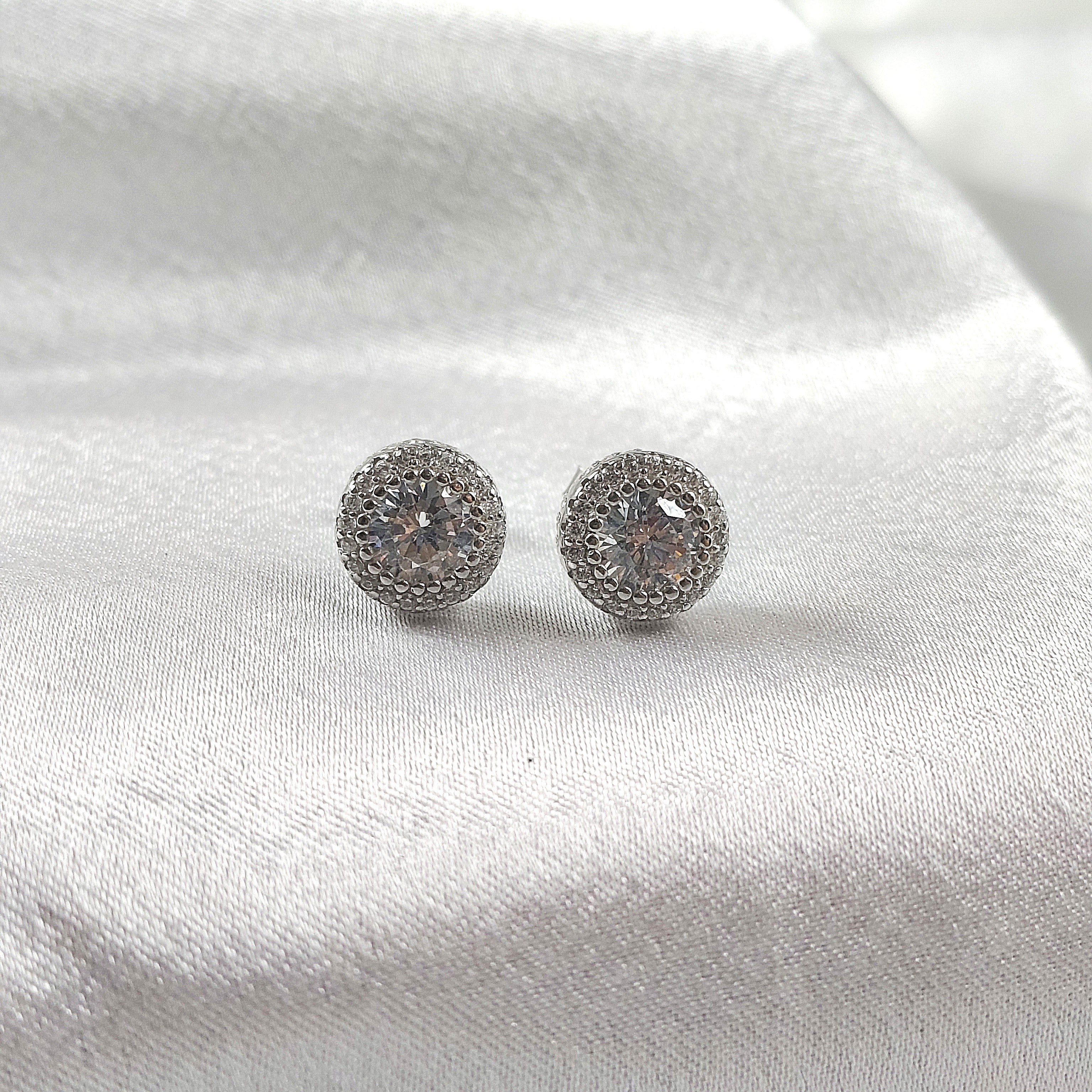 Boucles d’Oreilles “Éclat Élégant” en Argent Boucles d’Oreilles “Éclat Élégant” en Argent