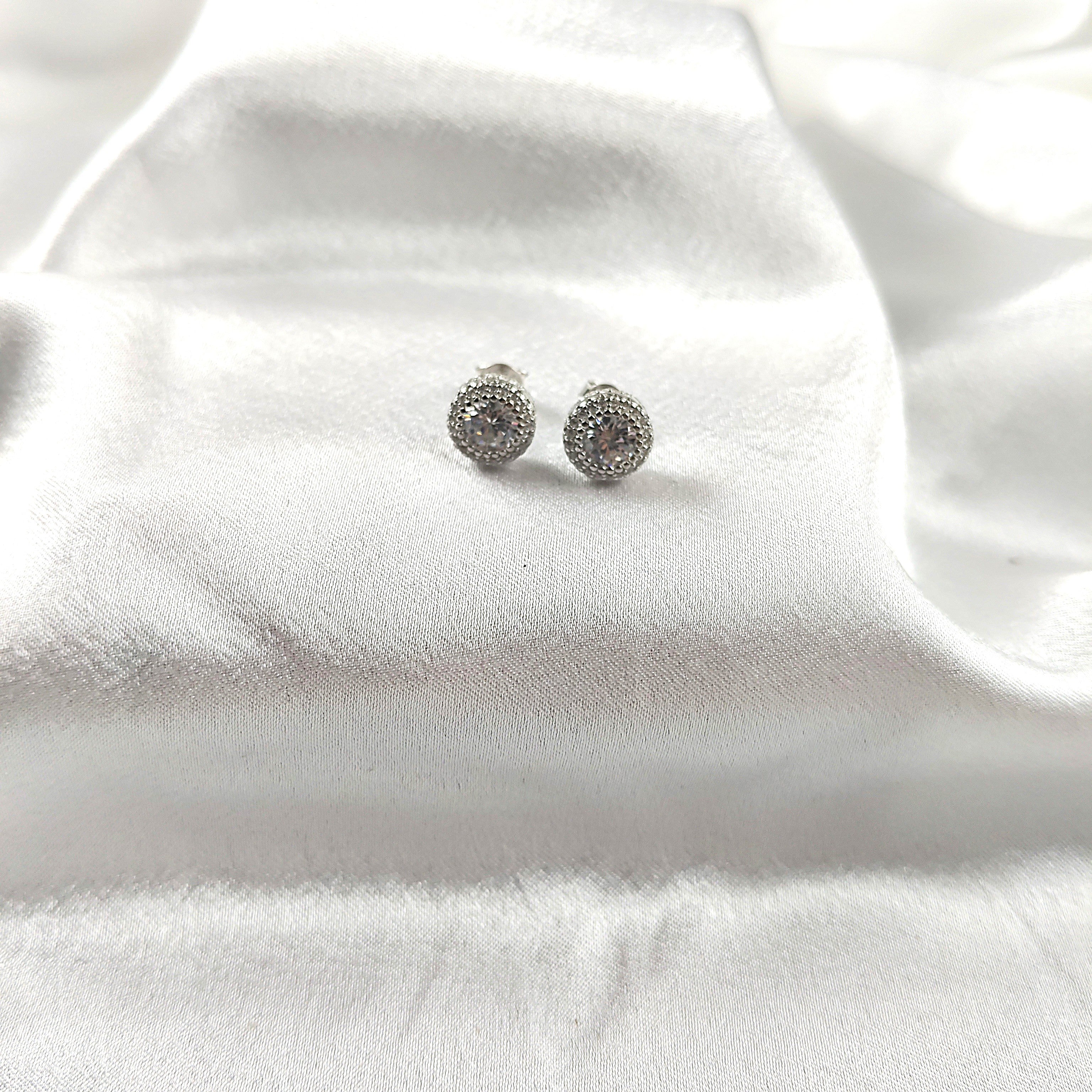 Boucles d’Oreilles “Éclat Élégant” en Argent Boucles d’Oreilles “Éclat Élégant” en Argent