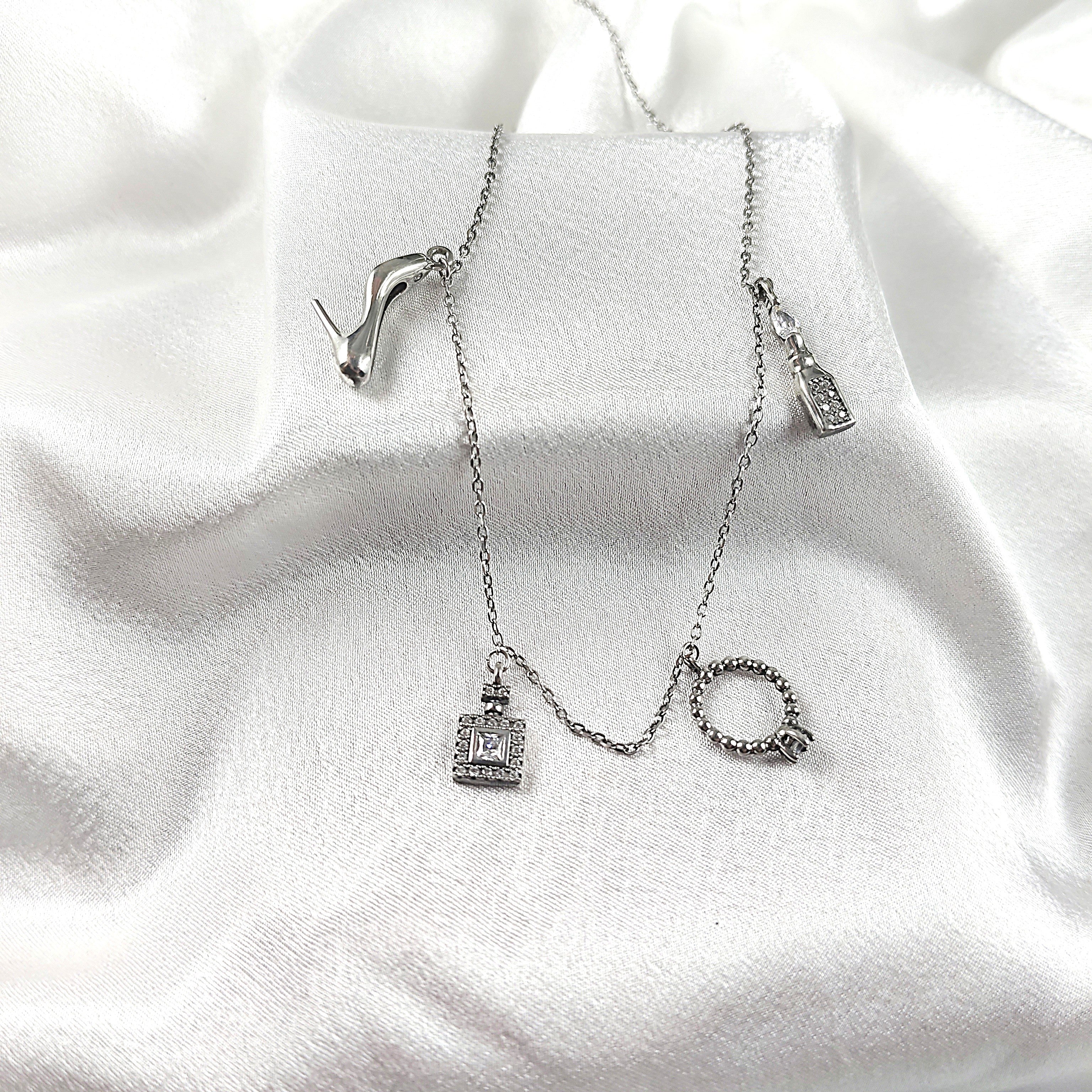 Chaîne en Argent avec Pendentifs Mode Glamour Chaîne en Argent avec Pendentifs Mode Glamour