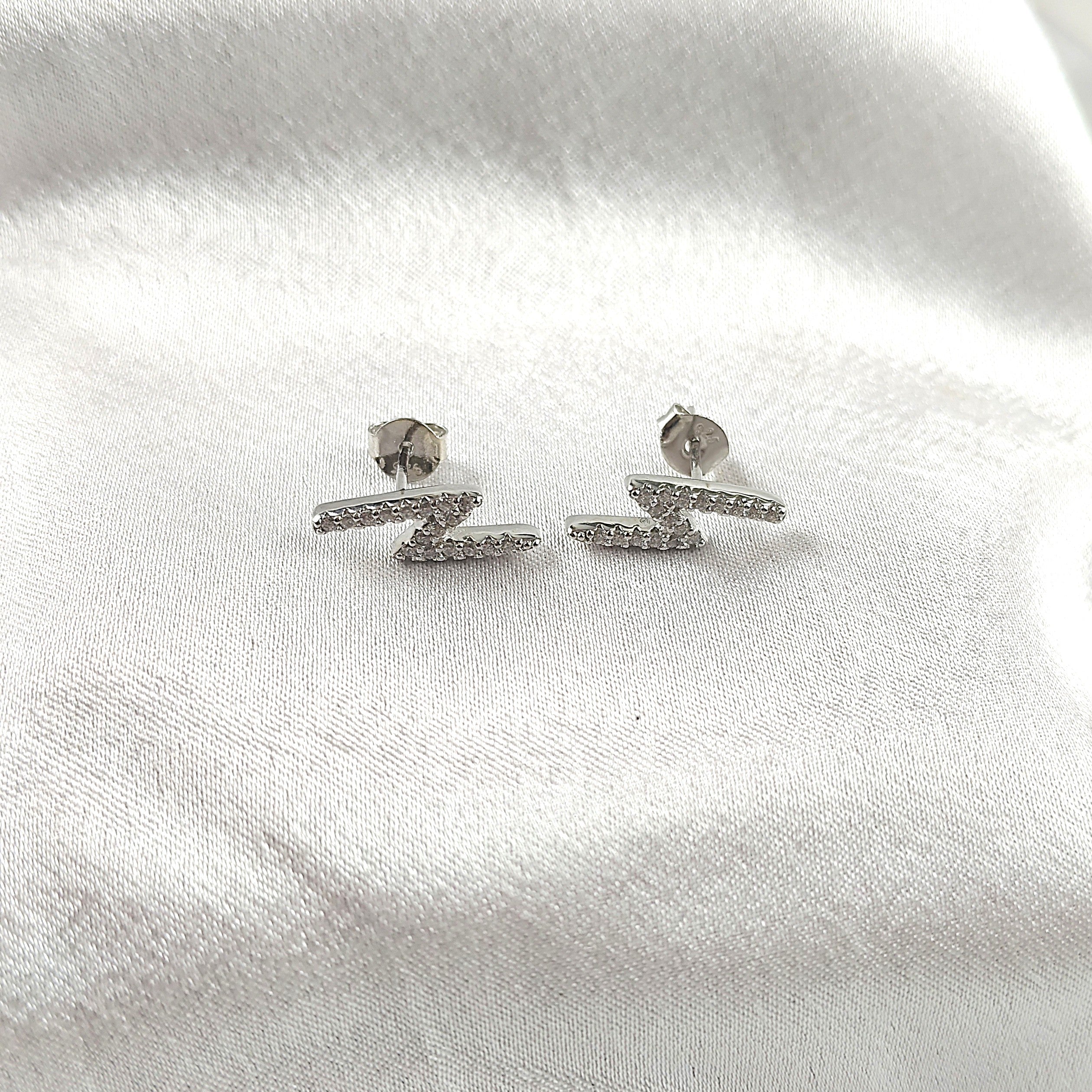 Boucles d’Oreilles “Éclat Moderne” en Argent Boucles d’Oreilles “Éclat Moderne” en Argent
