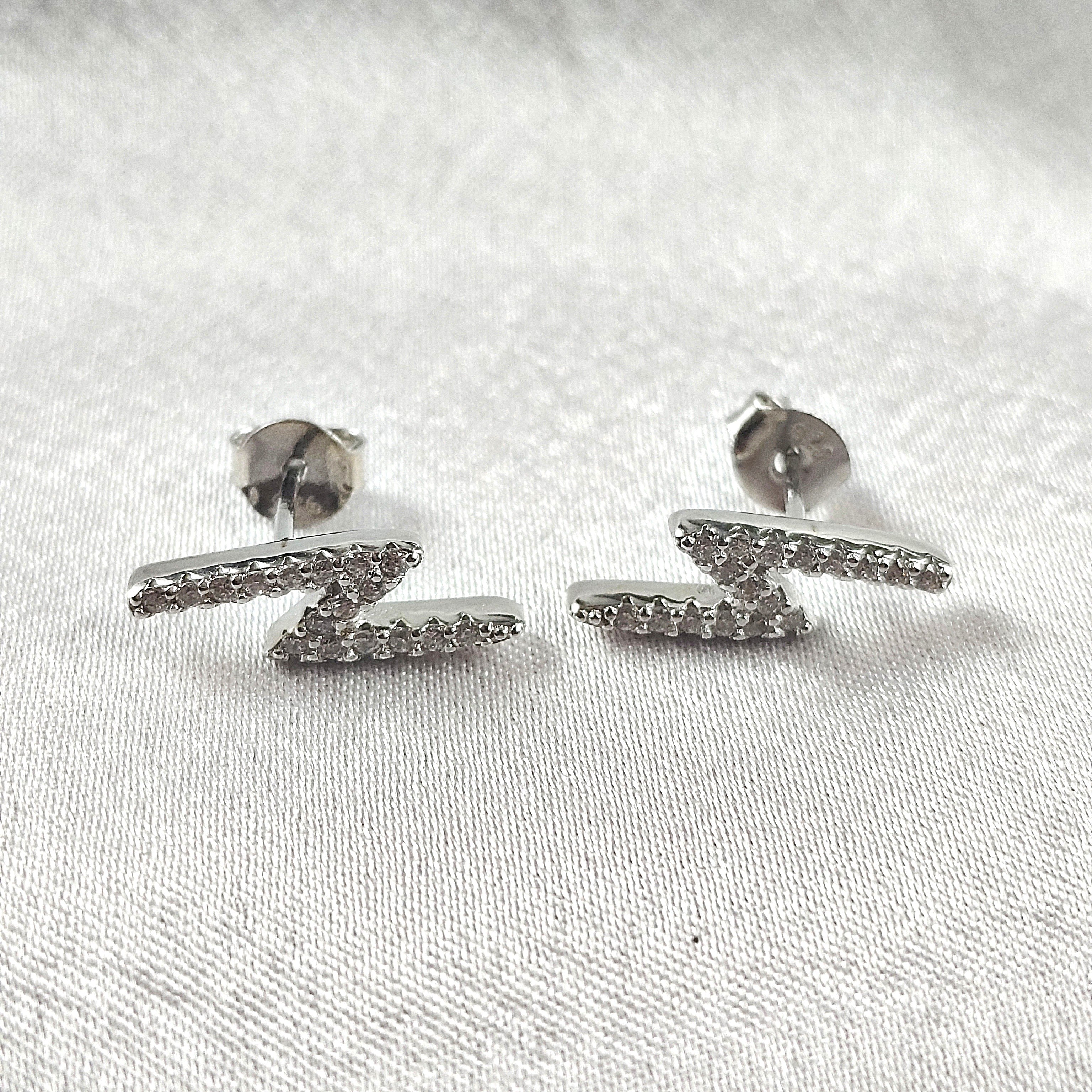 Boucles d’Oreilles “Éclat Moderne” en Argent Boucles d’Oreilles “Éclat Moderne” en Argent