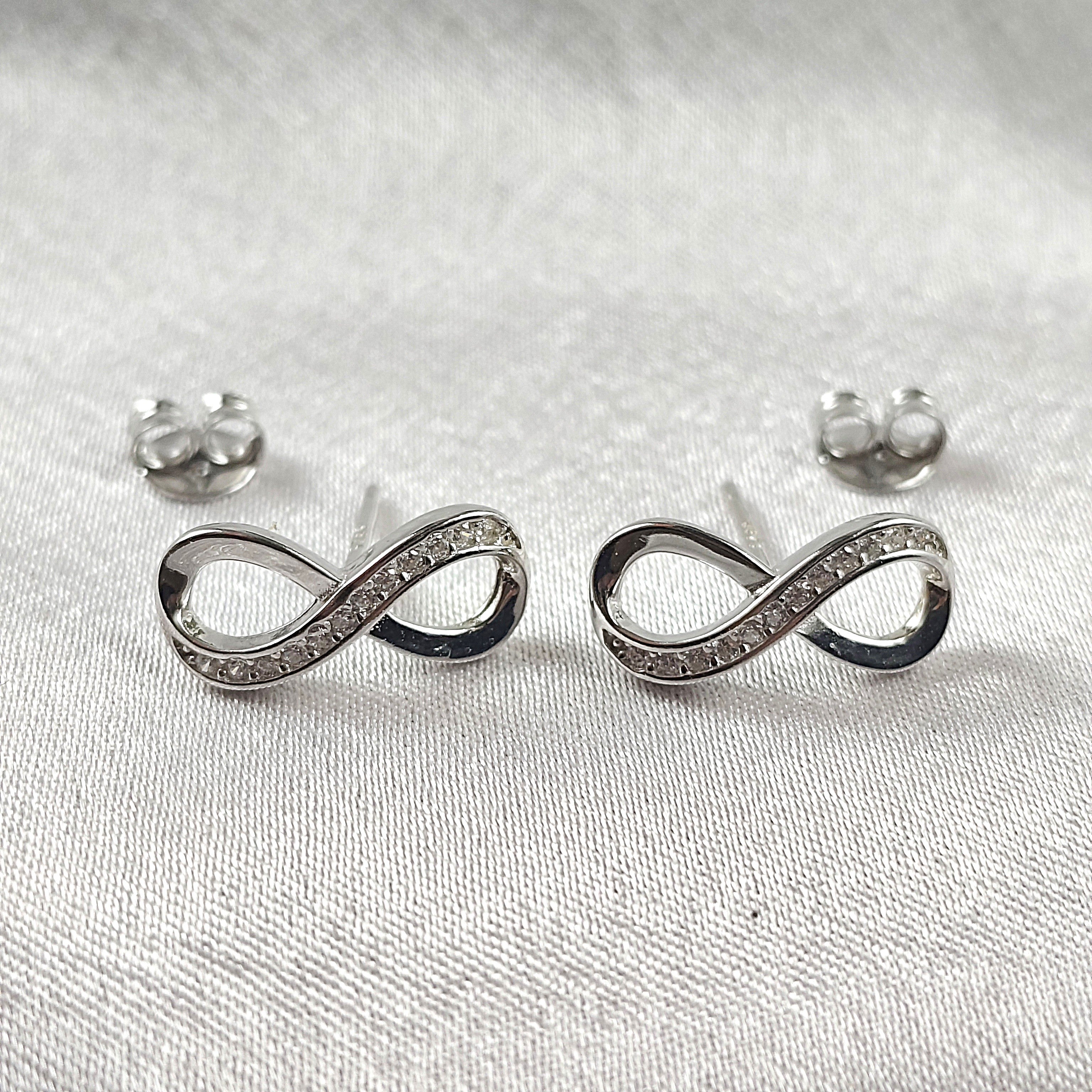Boucles d’Oreilles “Symbole Infini” en Argent 925 Boucles d’Oreilles “Symbole Infini” en Argent 925