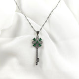 Collier Clé Fleur Émeraude en Acier Inoxydable Collier Clé Fleur Émeraude en Acier Inoxydable