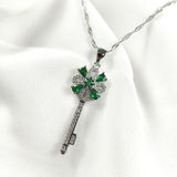 Collier Clé Fleur Émeraude en Acier Inoxydable Collier Clé Fleur Émeraude en Acier Inoxydable