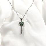 Collier Clé Fleur Émeraude en Acier Inoxydable Collier Clé Fleur Émeraude en Acier Inoxydable