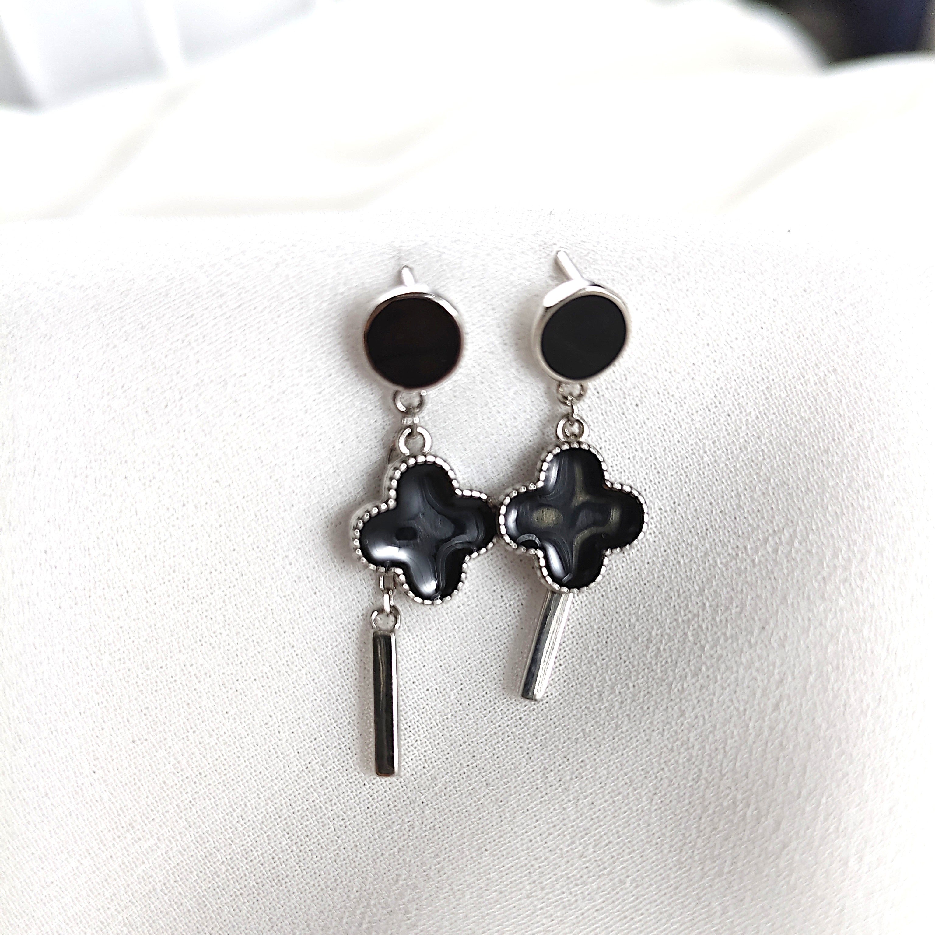 Boucles d’Oreilles Trèfle Élégant en Argent Boucles d’Oreilles Trèfle Élégant en Argent